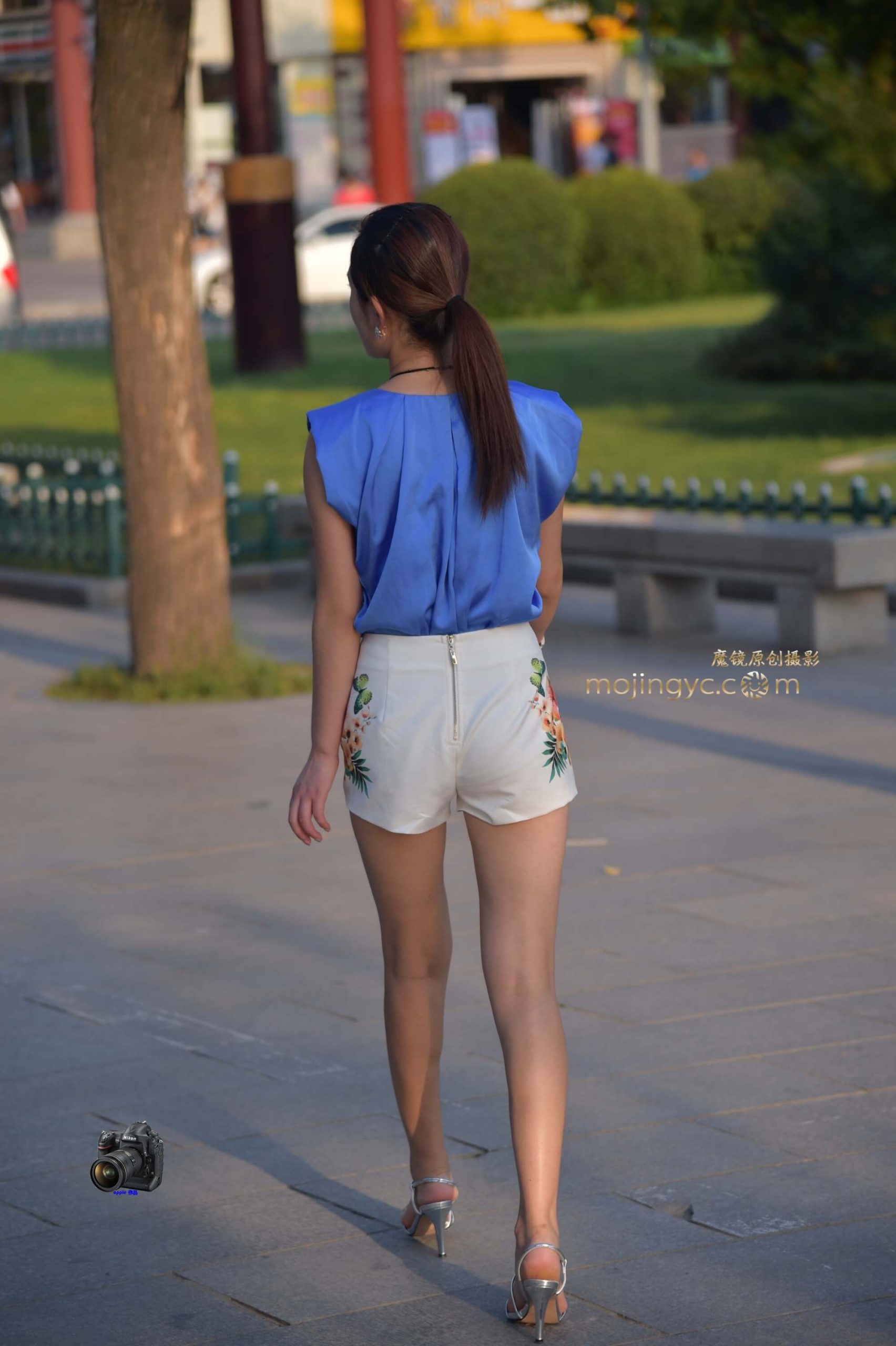 白短裤美腿美眉