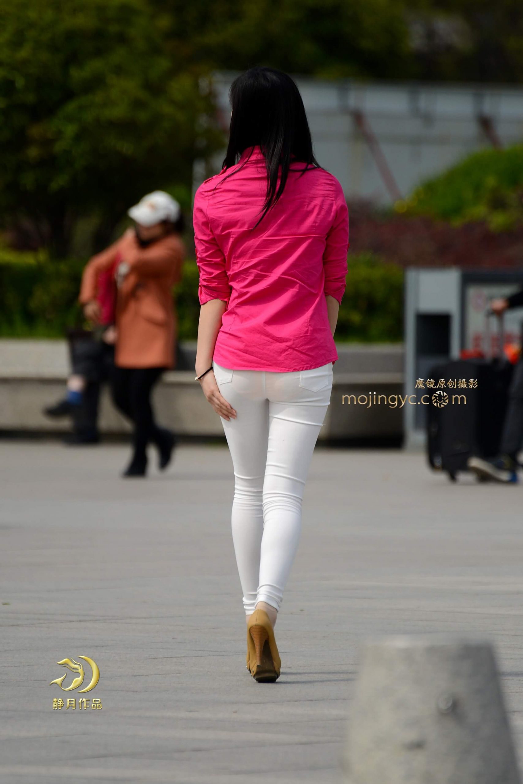 清秀的白裤小妹