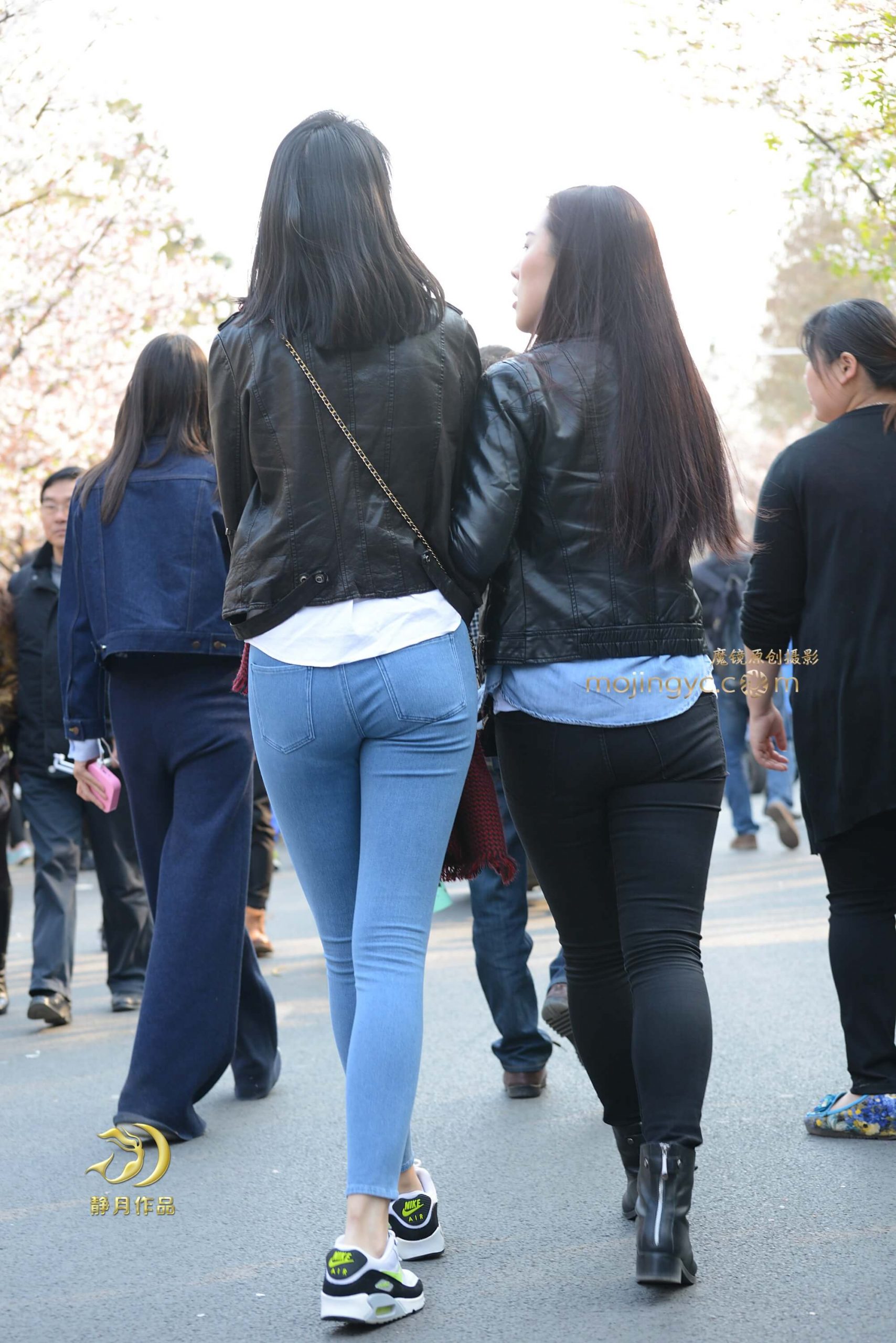 高挑的蓝牛妹