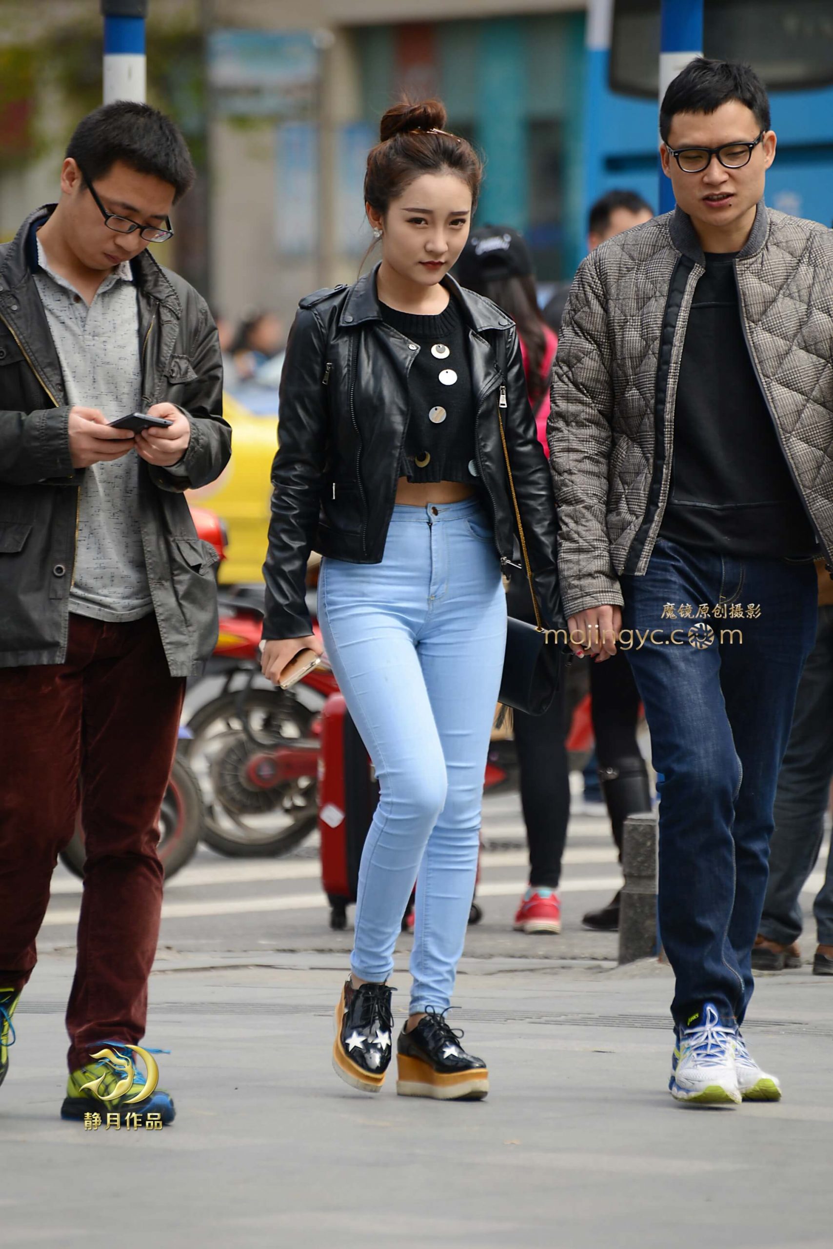 漂亮的蓝牛妹子