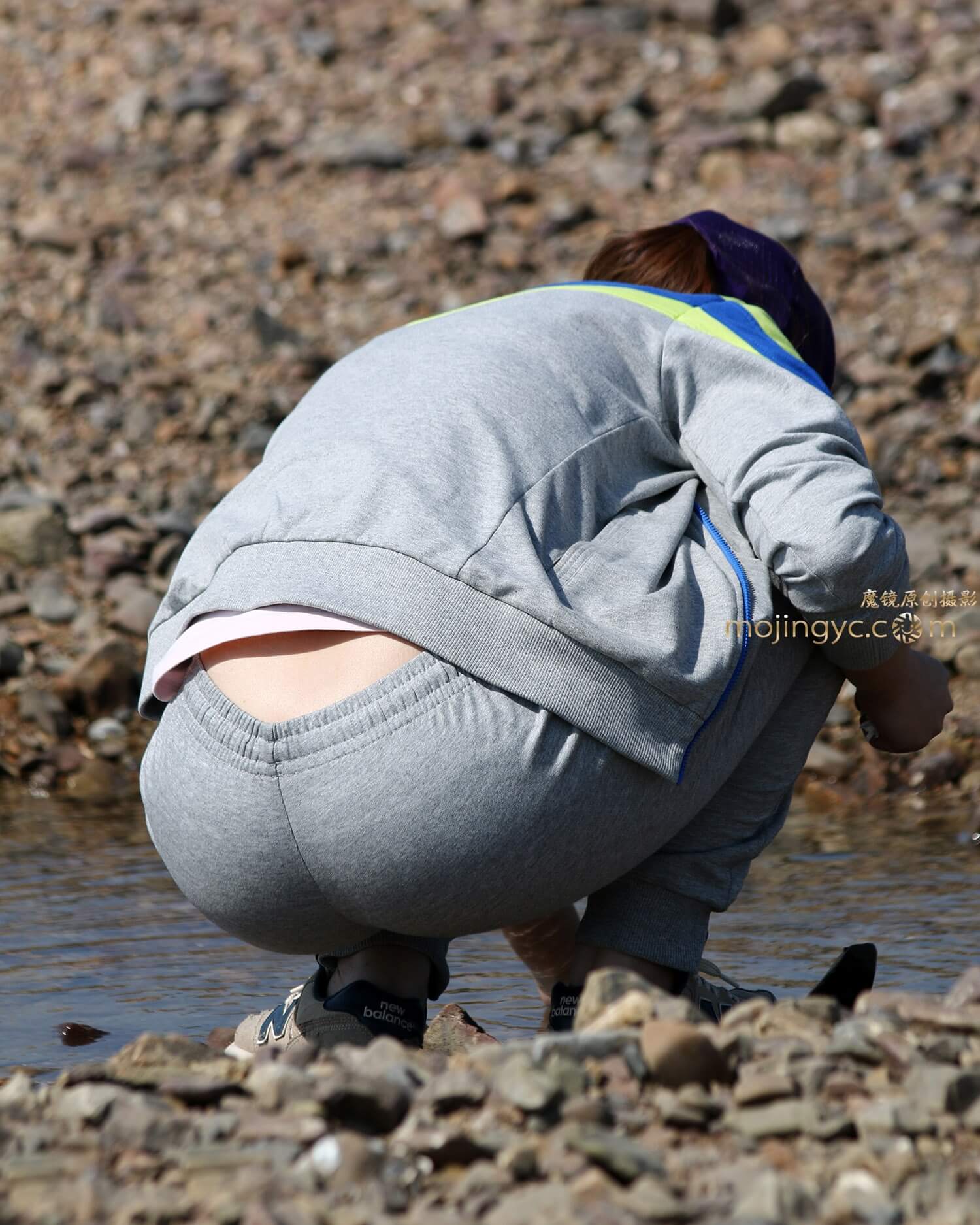 捉贝壳的小美女