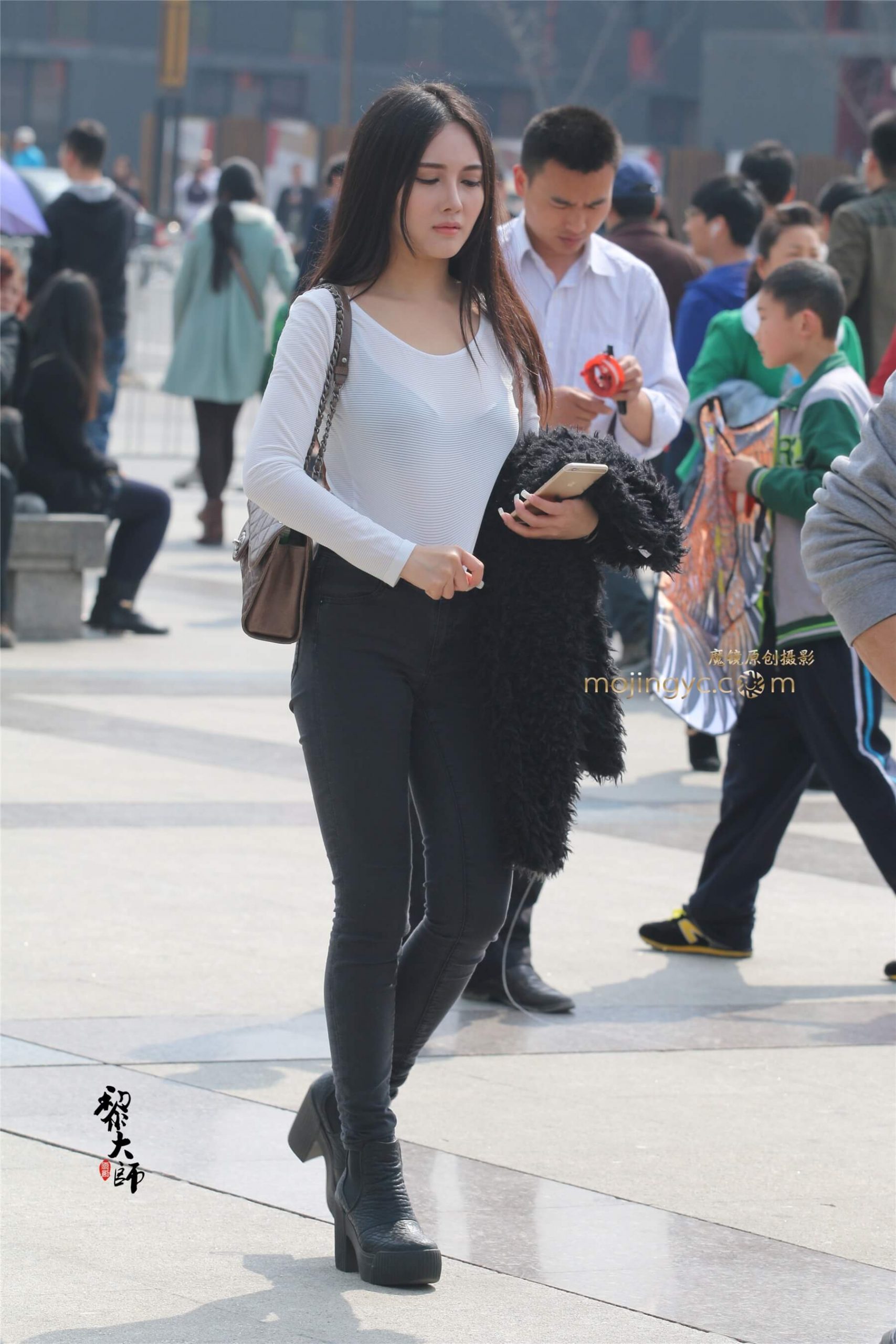 情不自禁地扫射、连发……