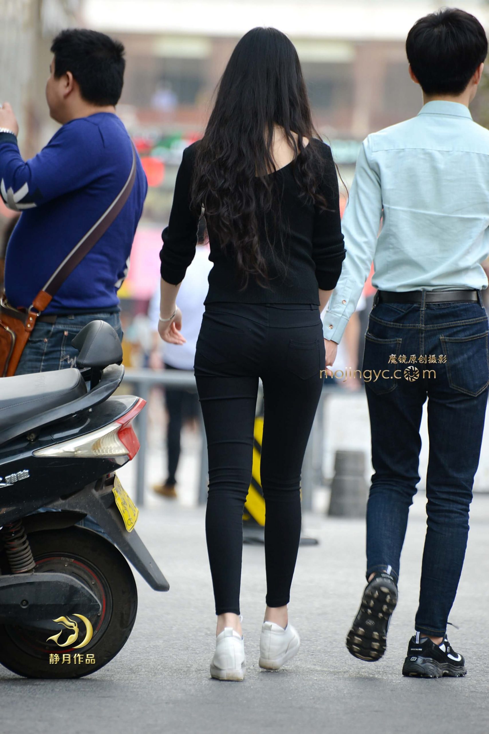 长发黑裤妹
