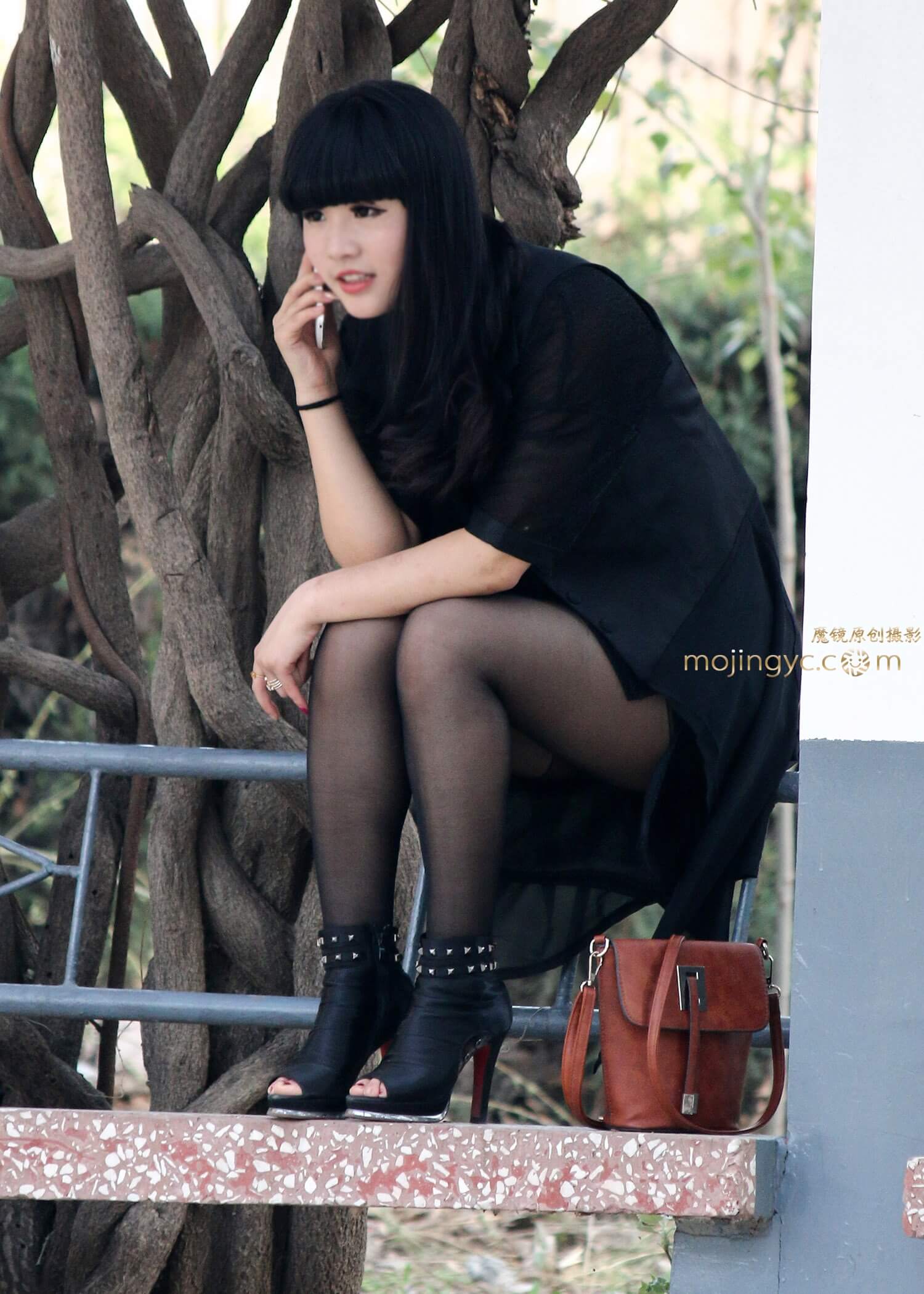 黑丝两妞