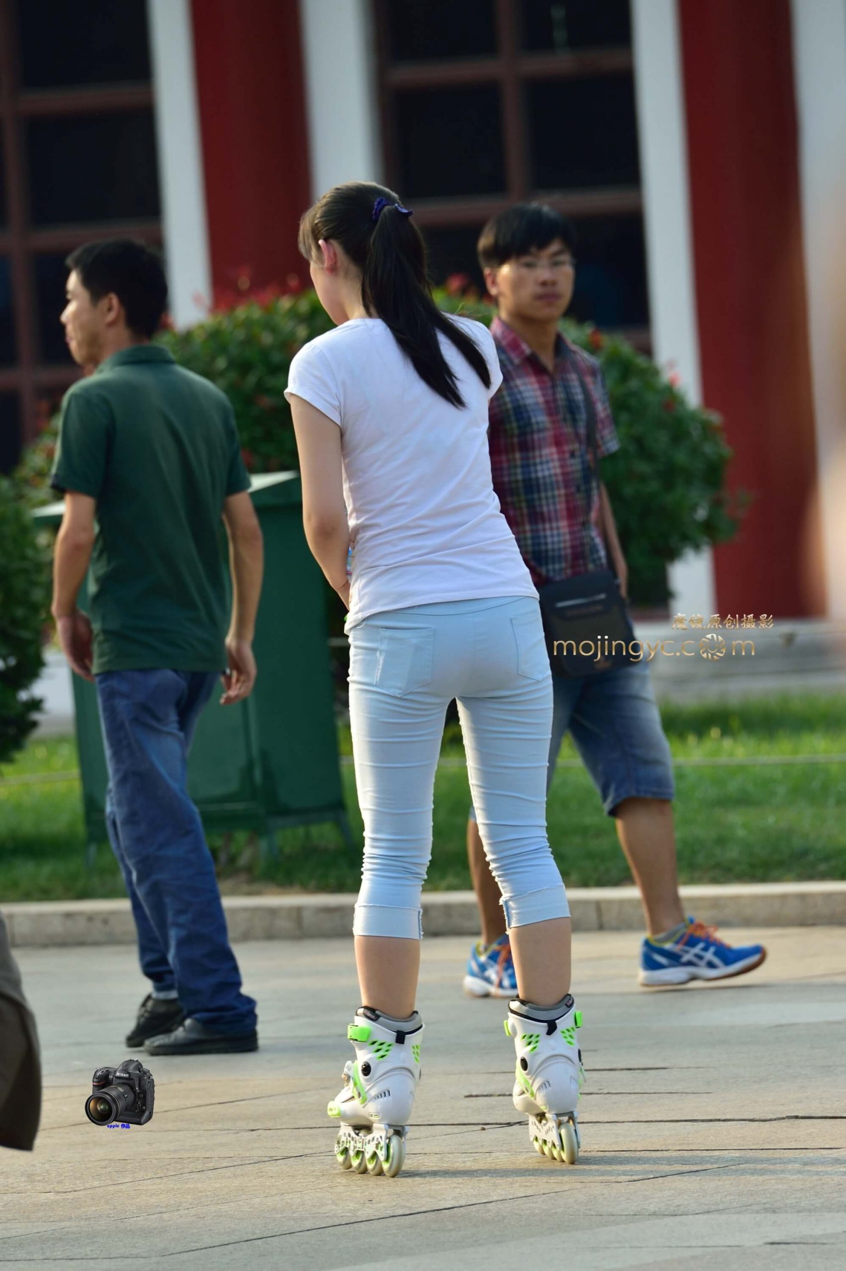 紧身七分裤轮滑小妹