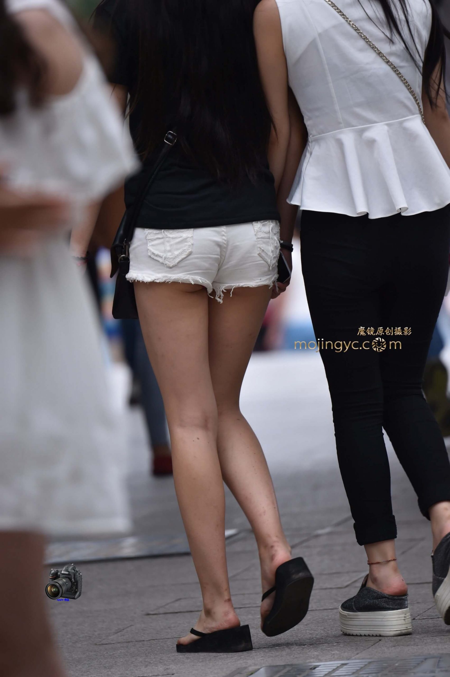 紧身小白裤美眉15张