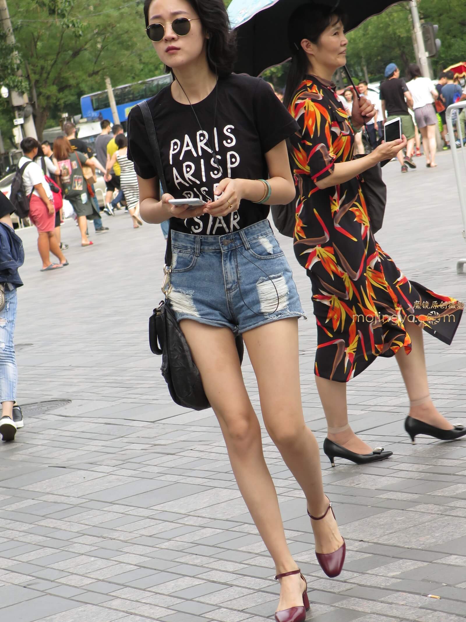修长美腿热裤美女