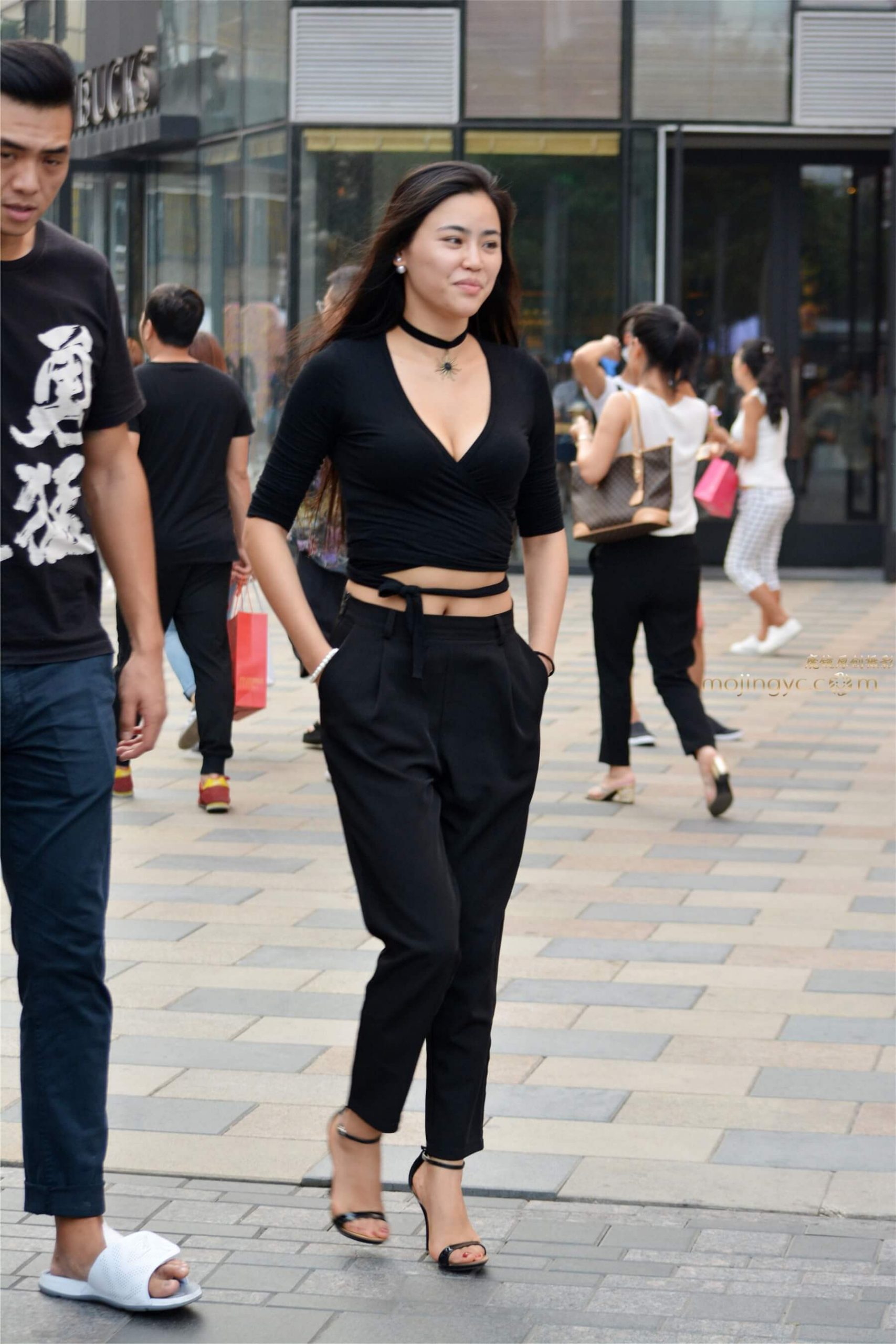 极品高跟露腰mm