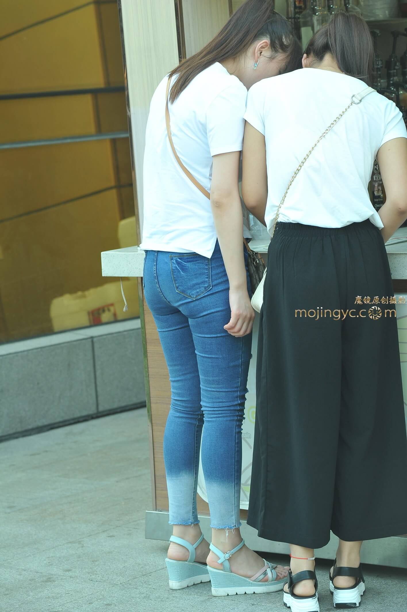 紧身牛仔妹妹