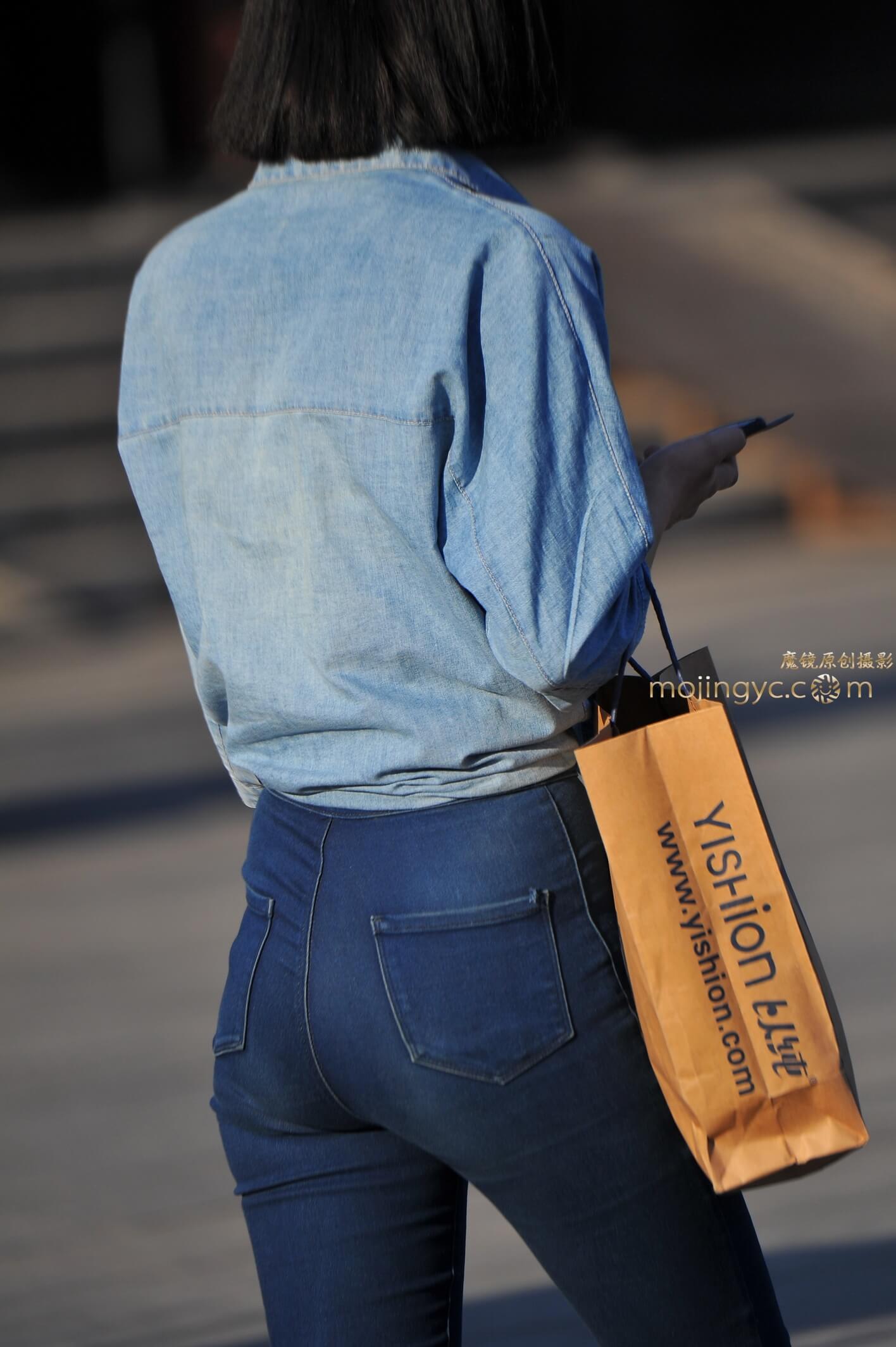 牛仔翘臀美眉