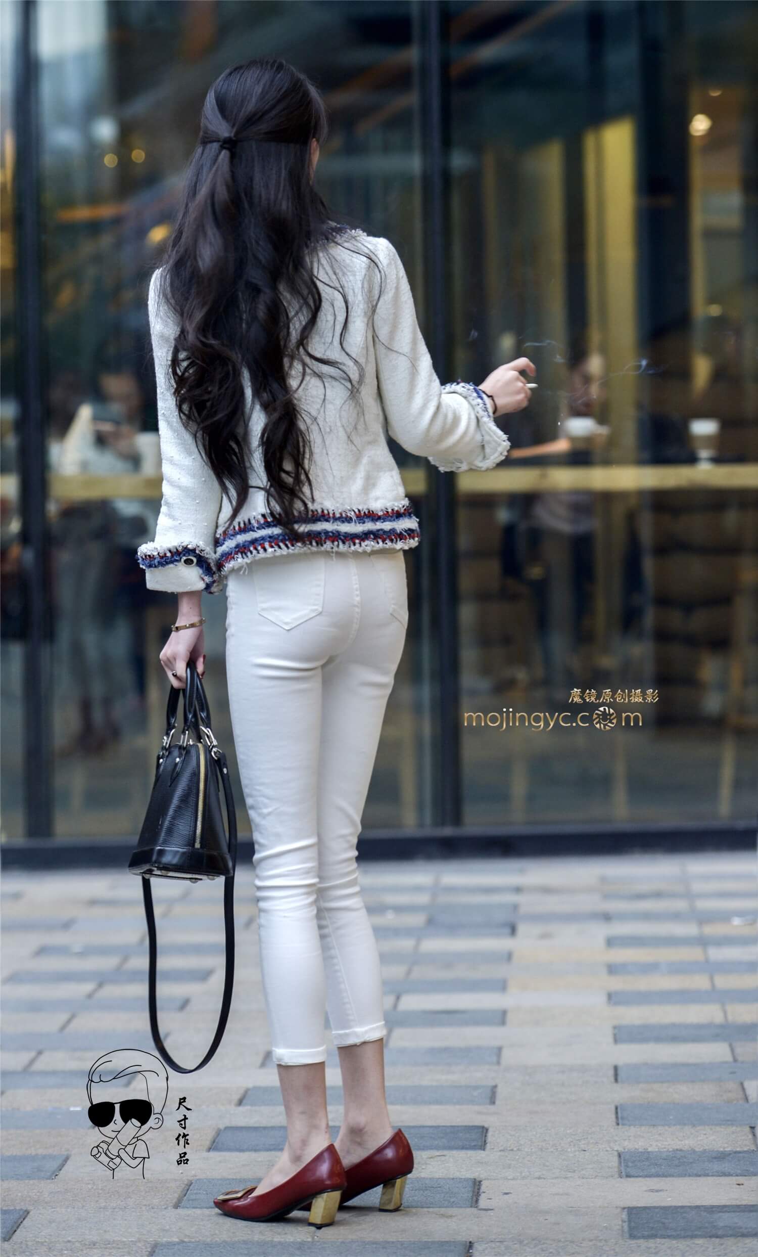 美丽身材的白衣美女