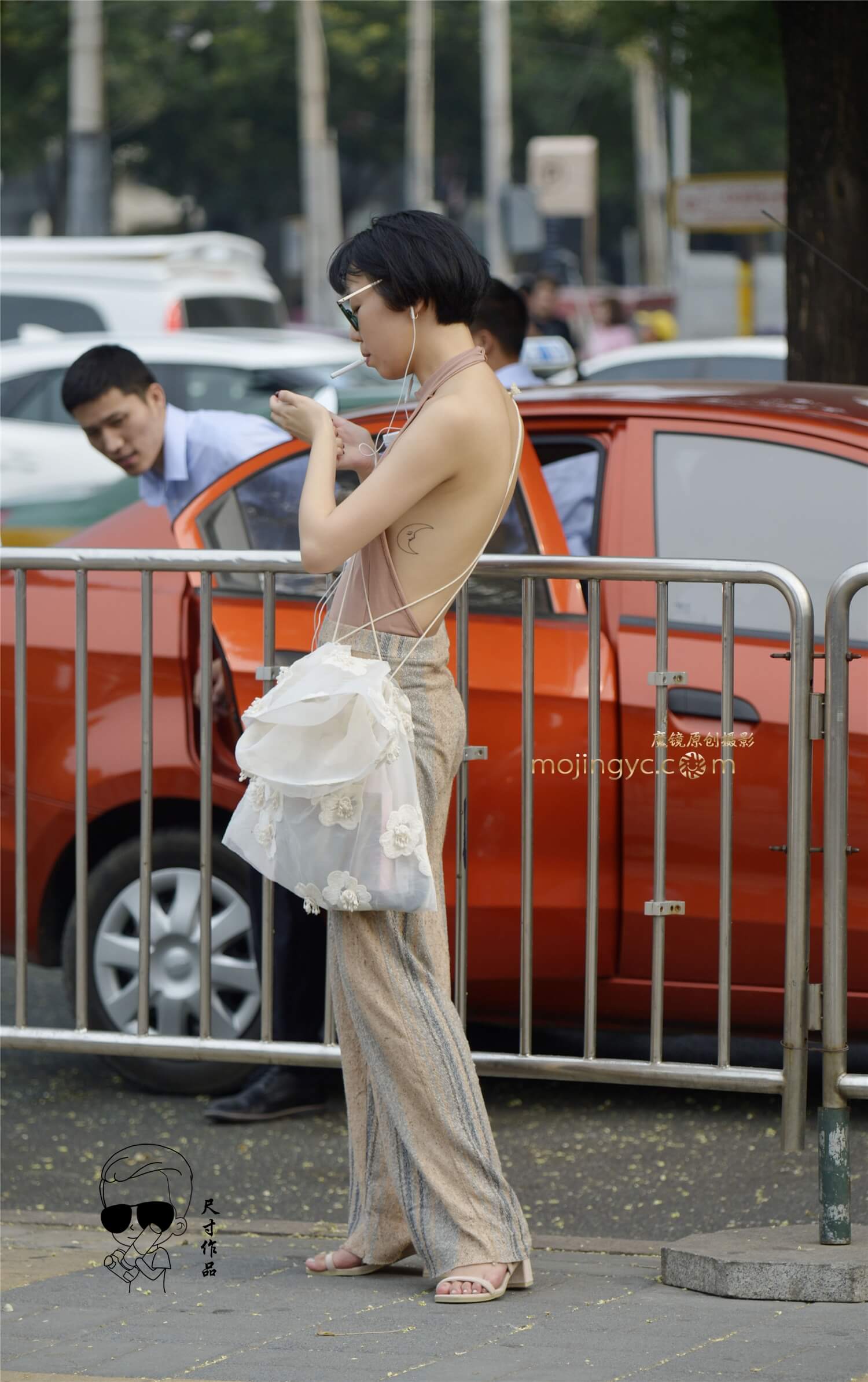 光背美女的魅力