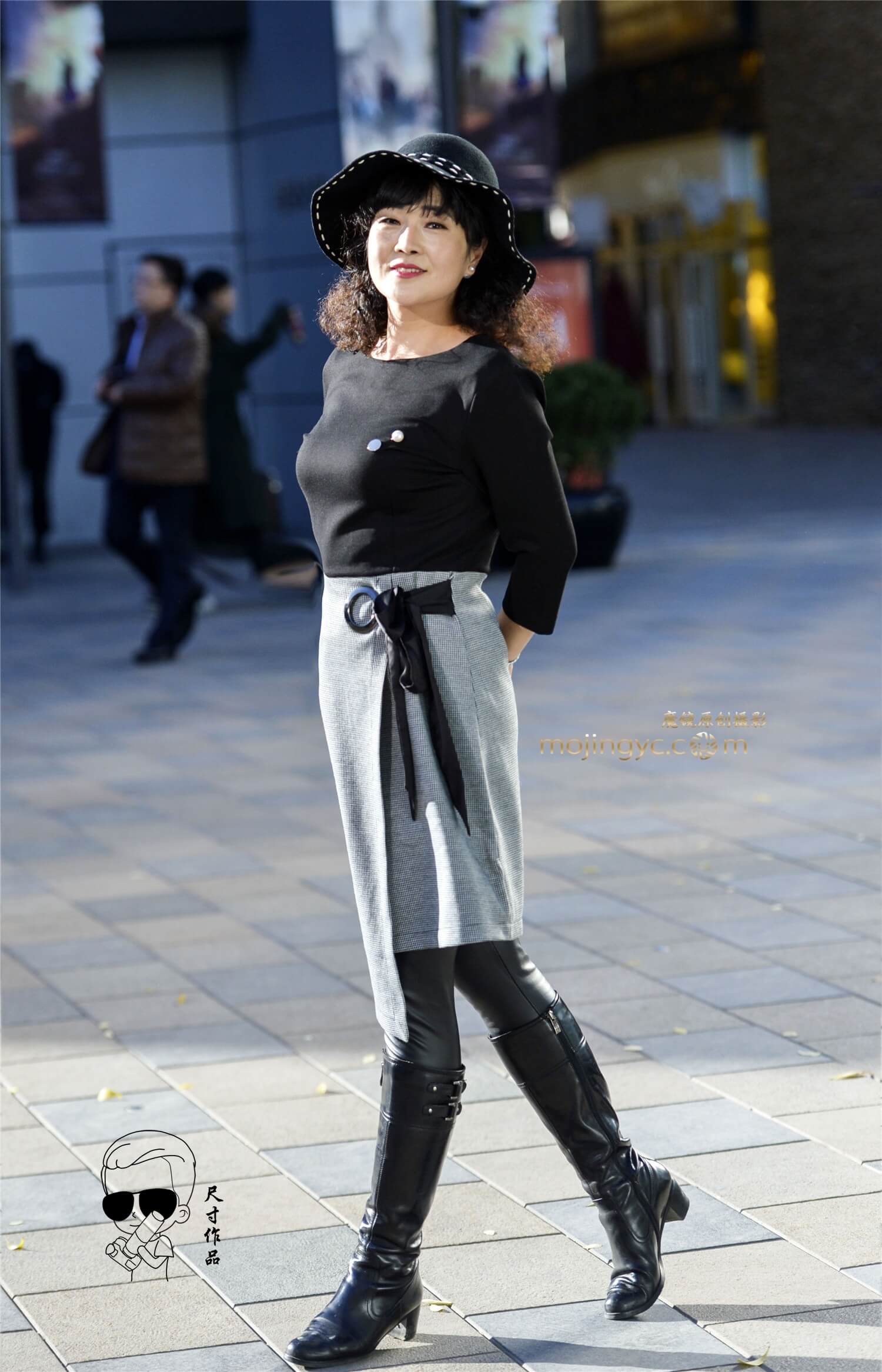 高胸美女显魅力
