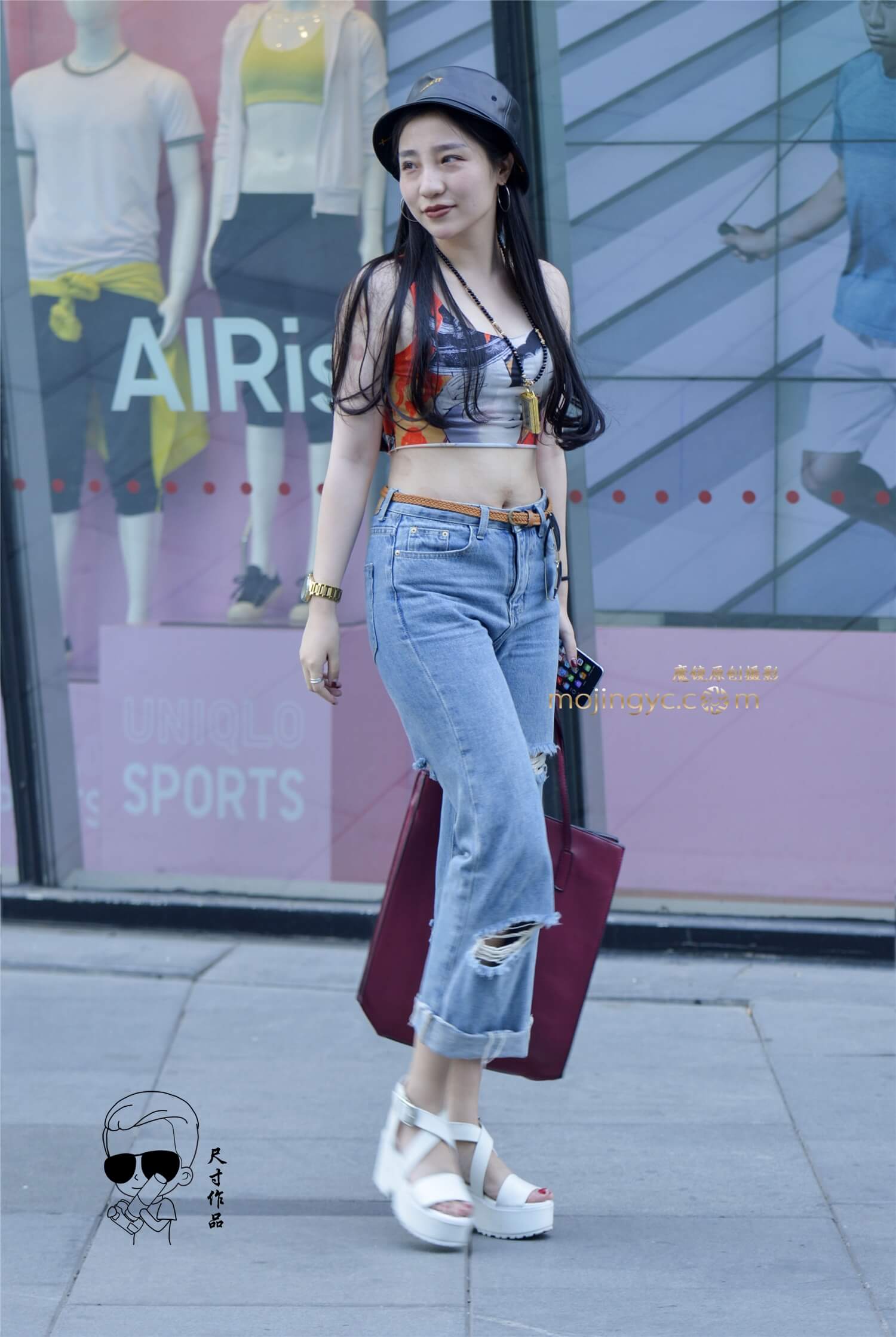 小坎露美脐美女显魅力