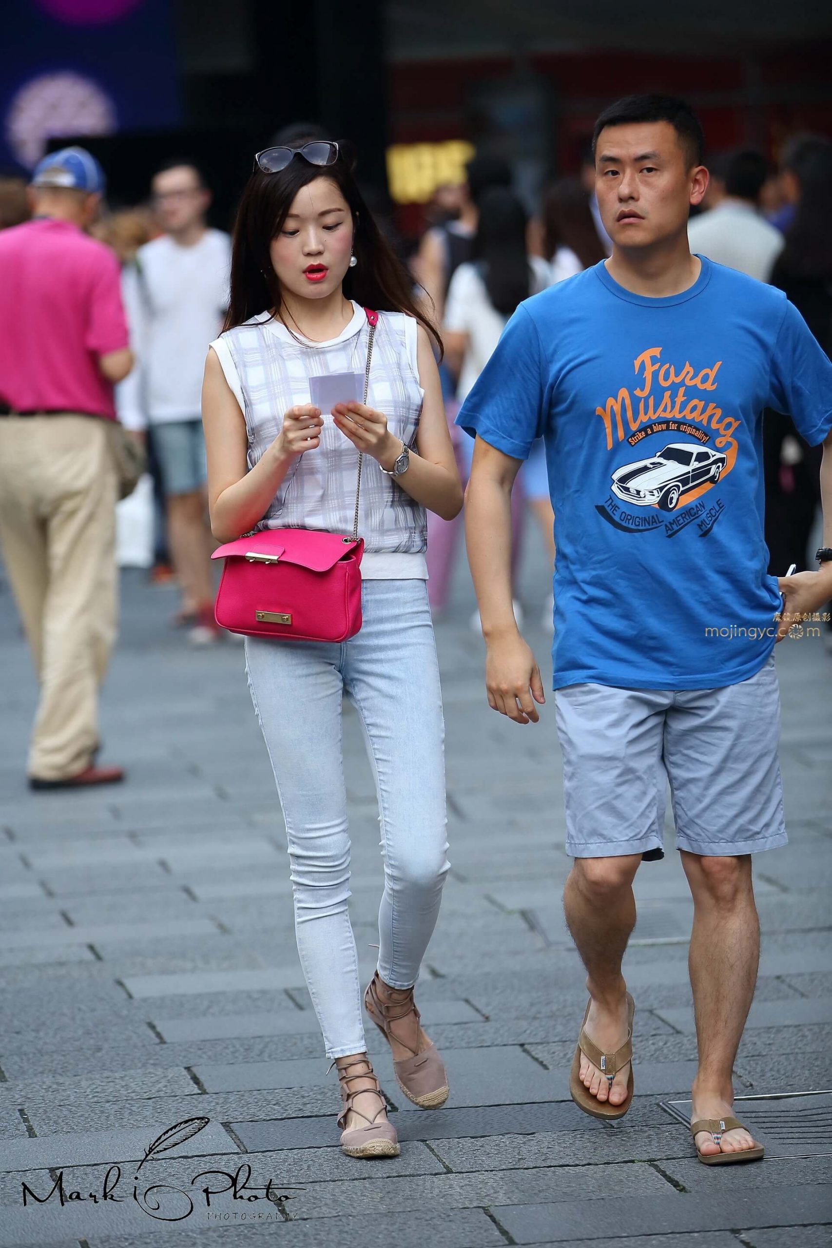 白衣浅色牛仔