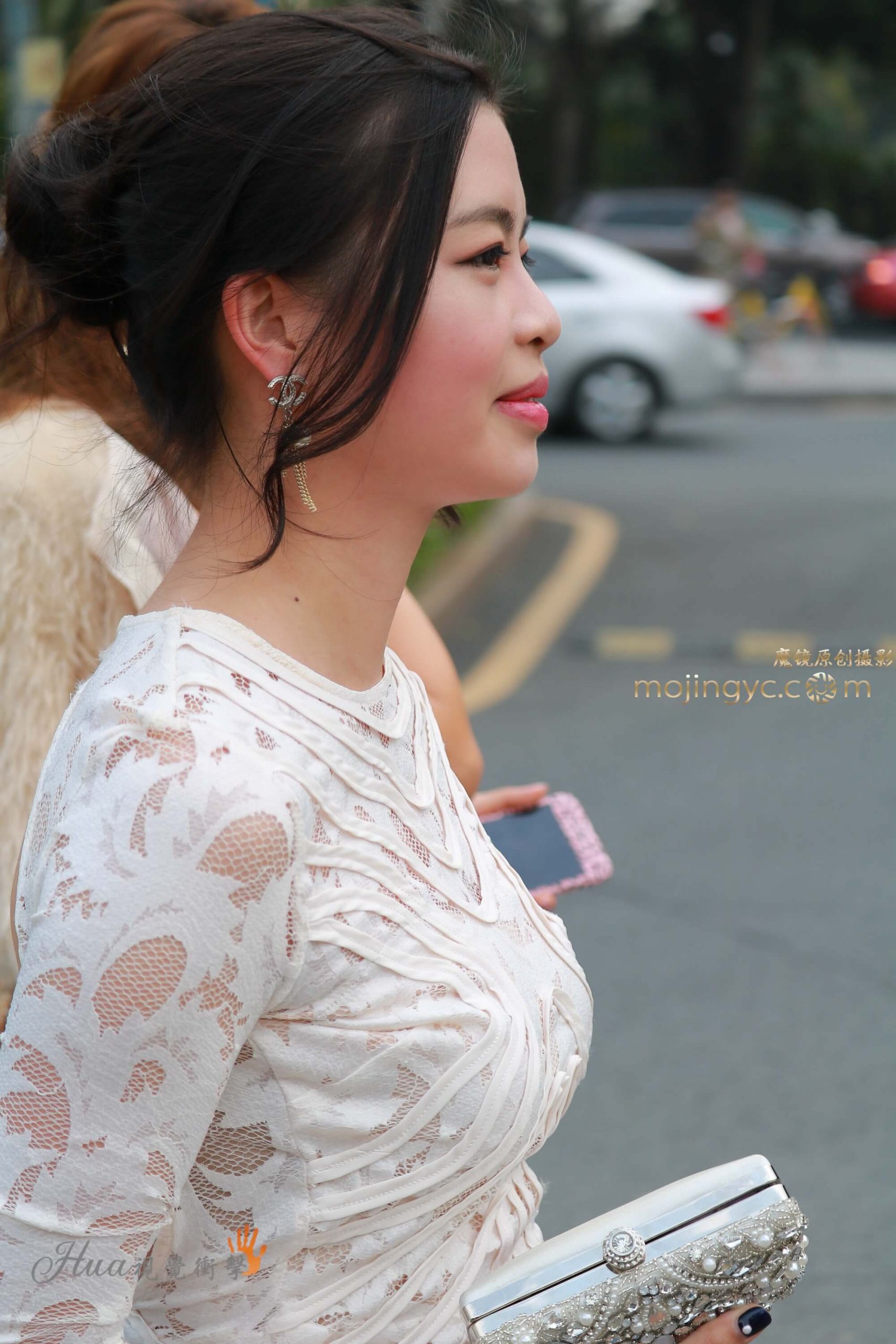 旺夫相十足的性感镂背美女