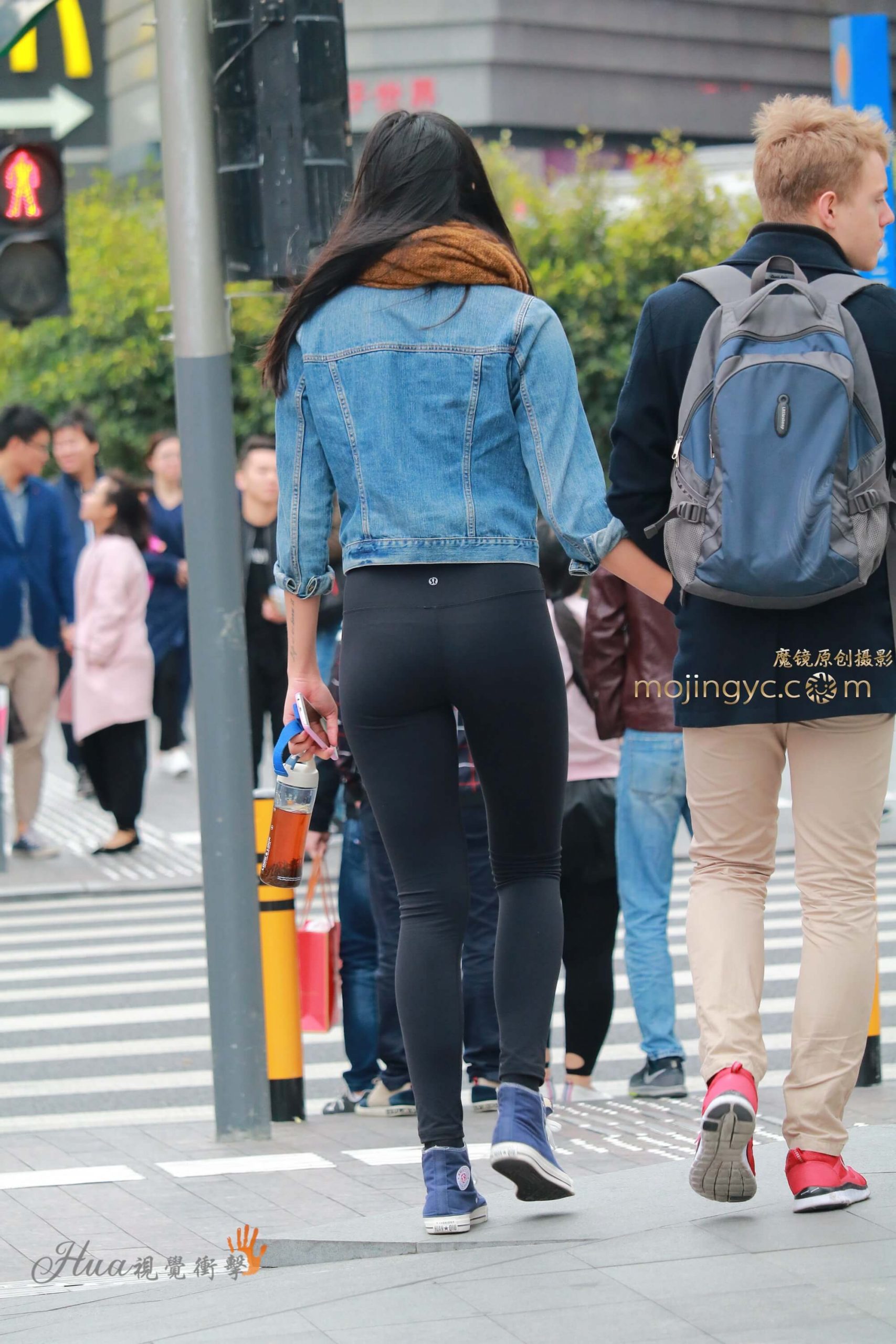 牛仔上衣身材高挑的紧身裤