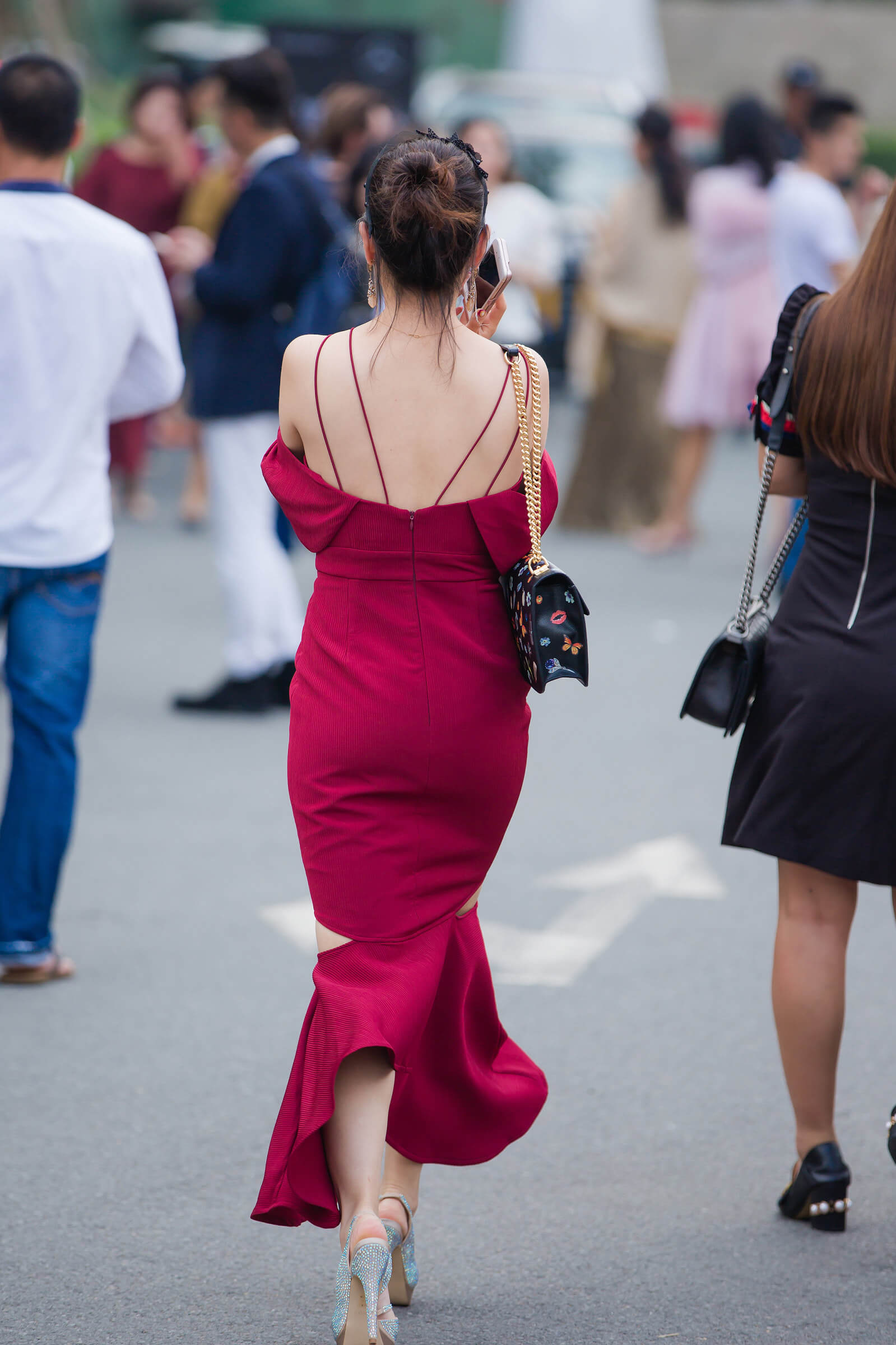 吊带鱼尾裙，鱼嘴高跟