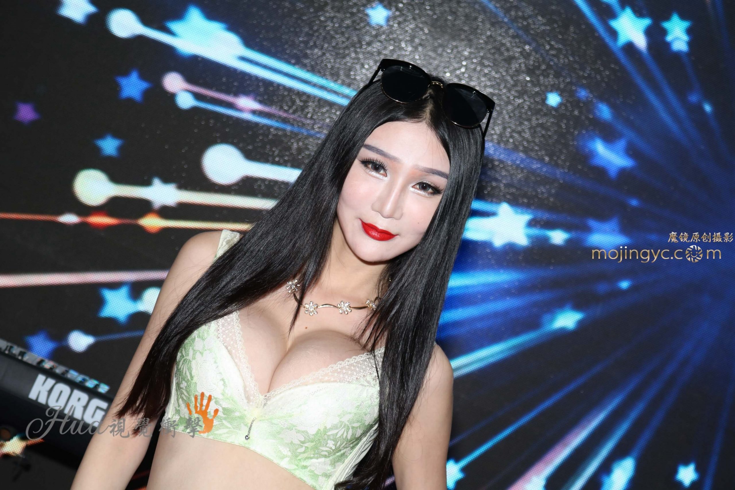 超大胸器的内衣模特
