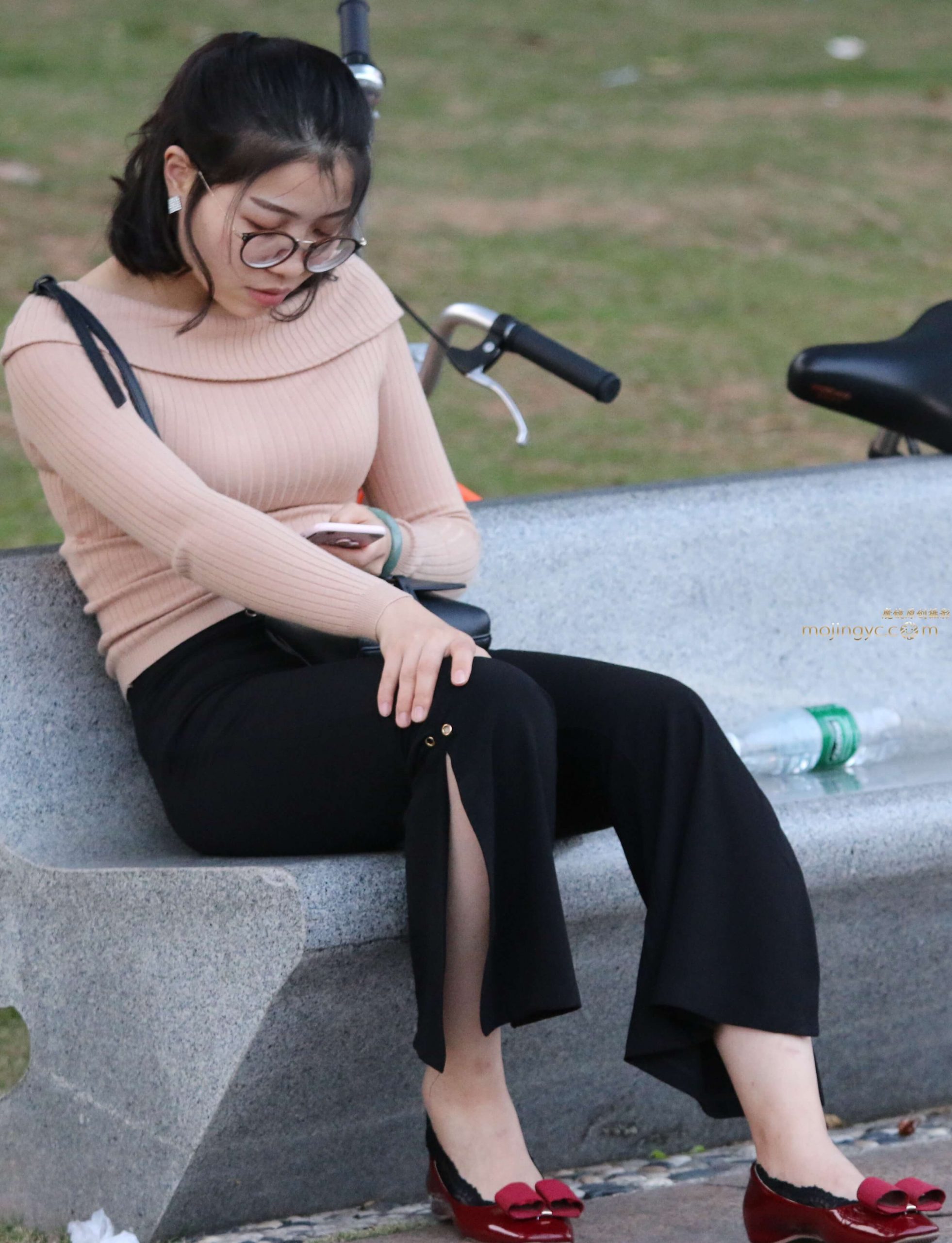 紧黑裤