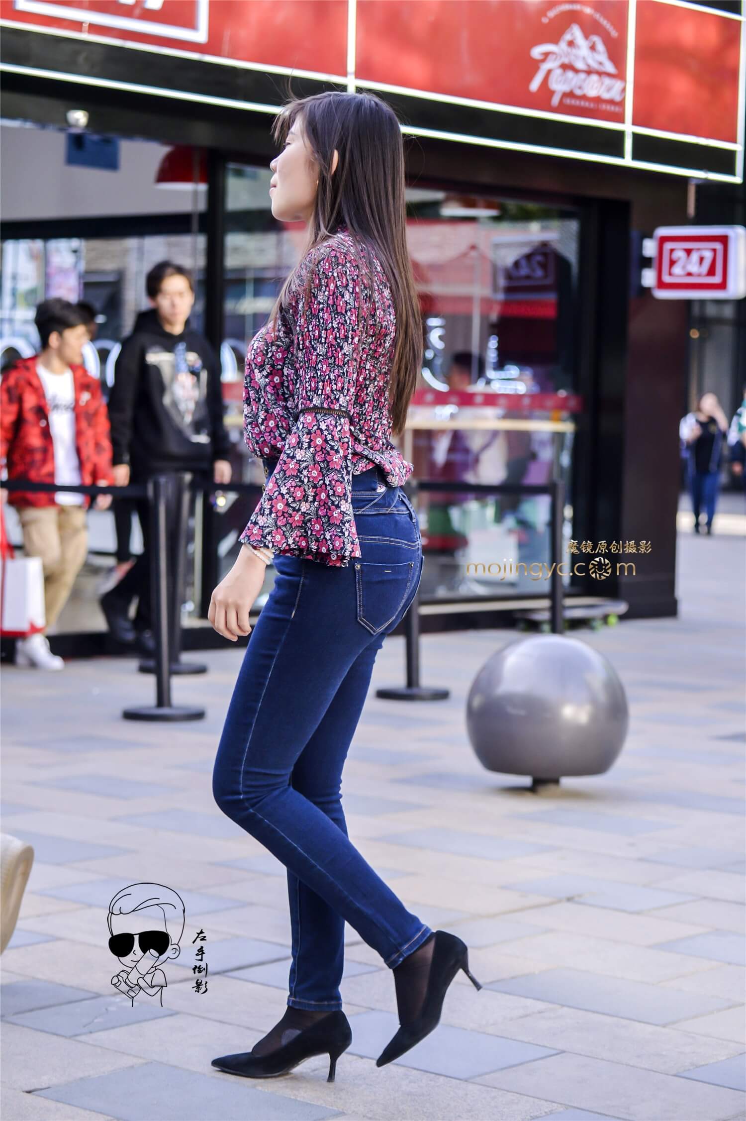 美女牛仔裤显魅力