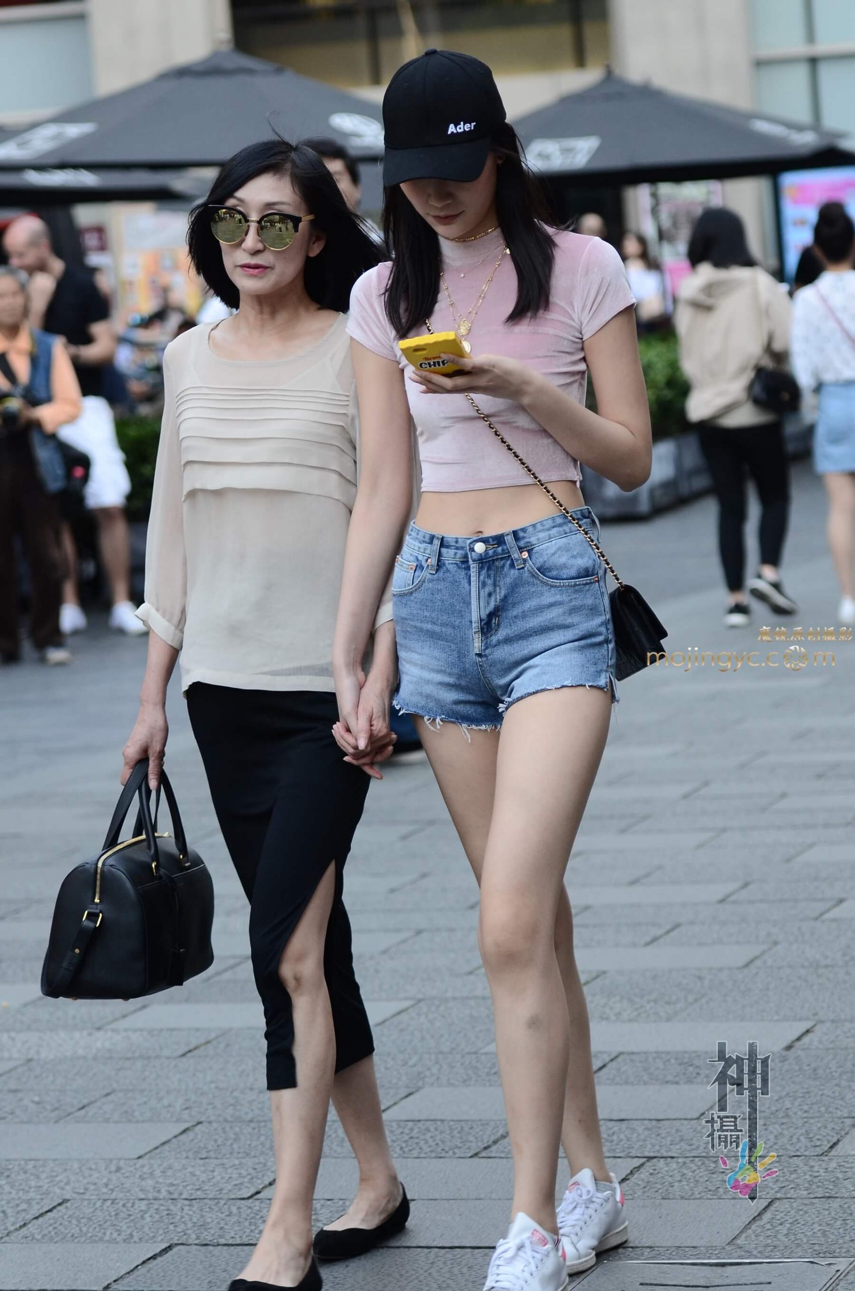 【验证街拍大赛NO.2】神摄手参赛05 穿牛短的高挑美女