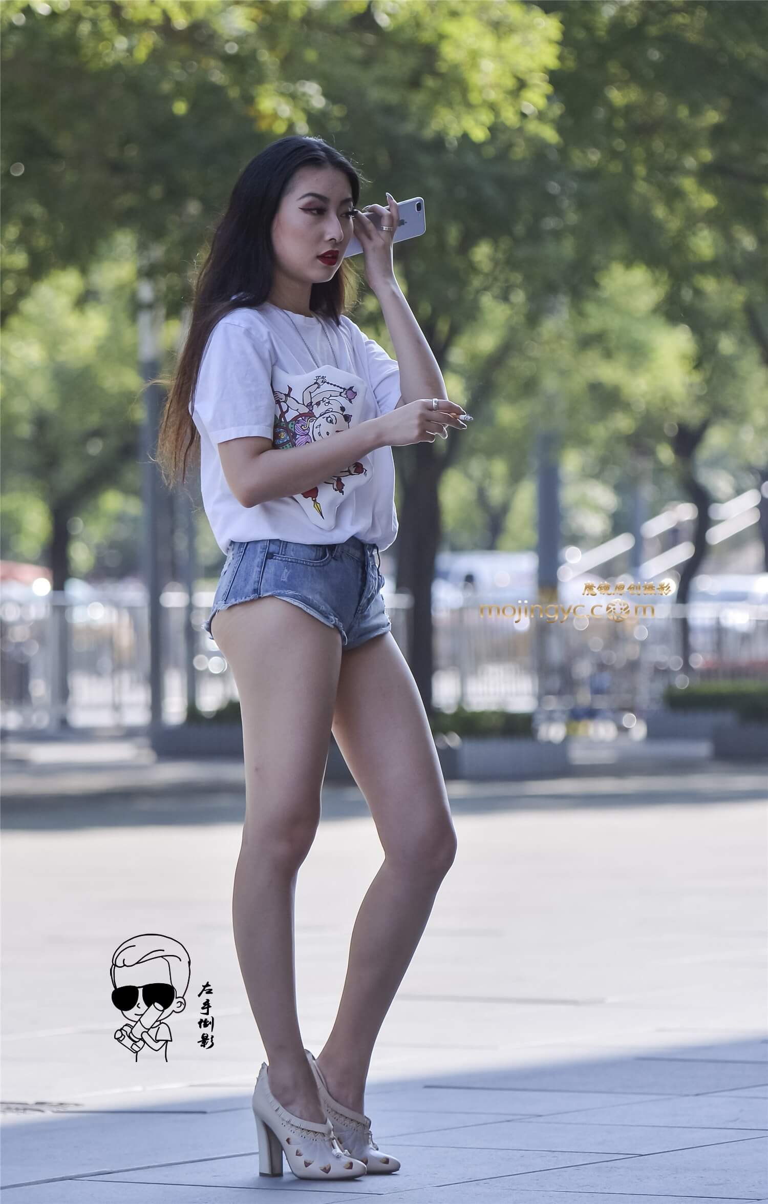 热裤美女火辣迷人