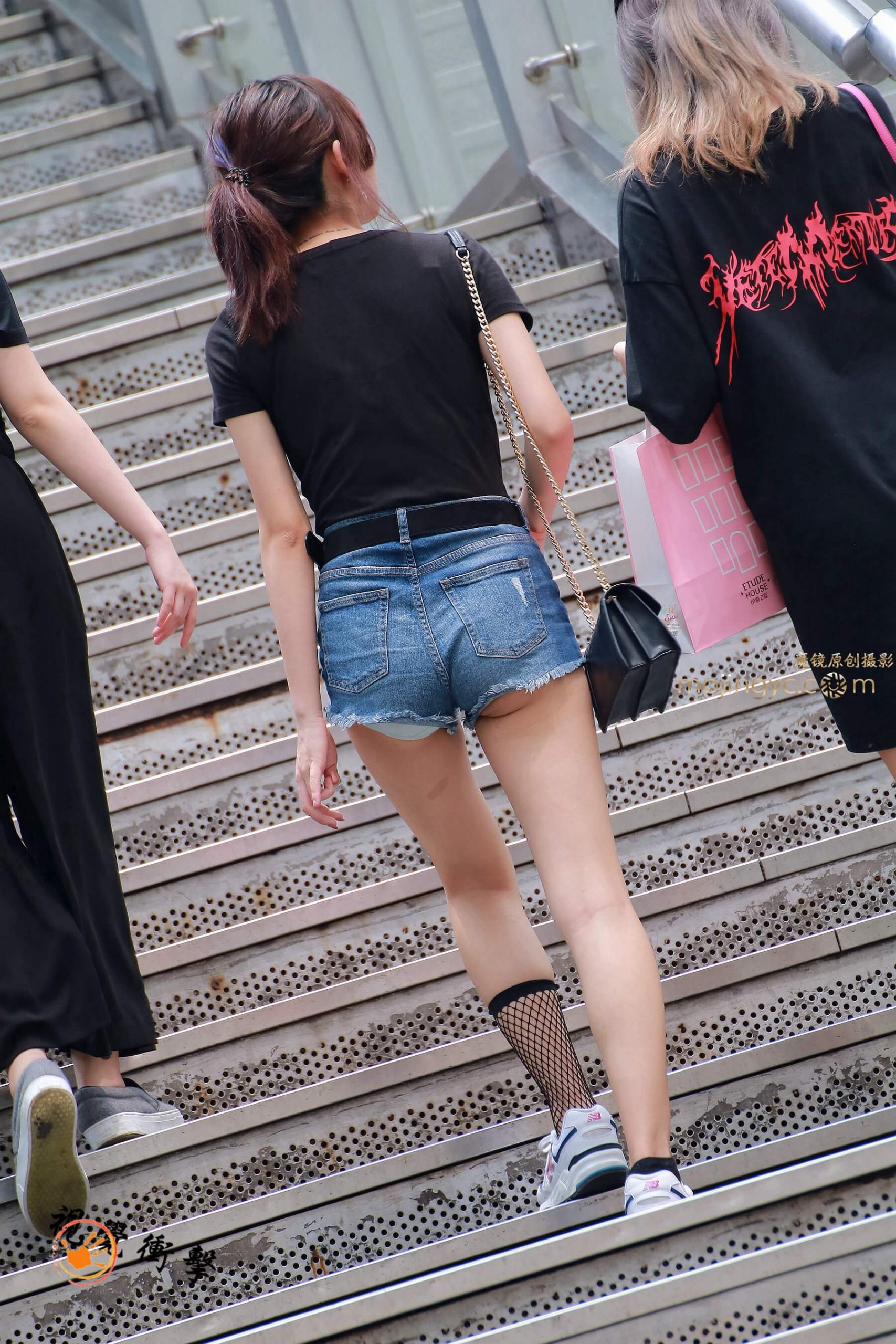 超短热裤美眉