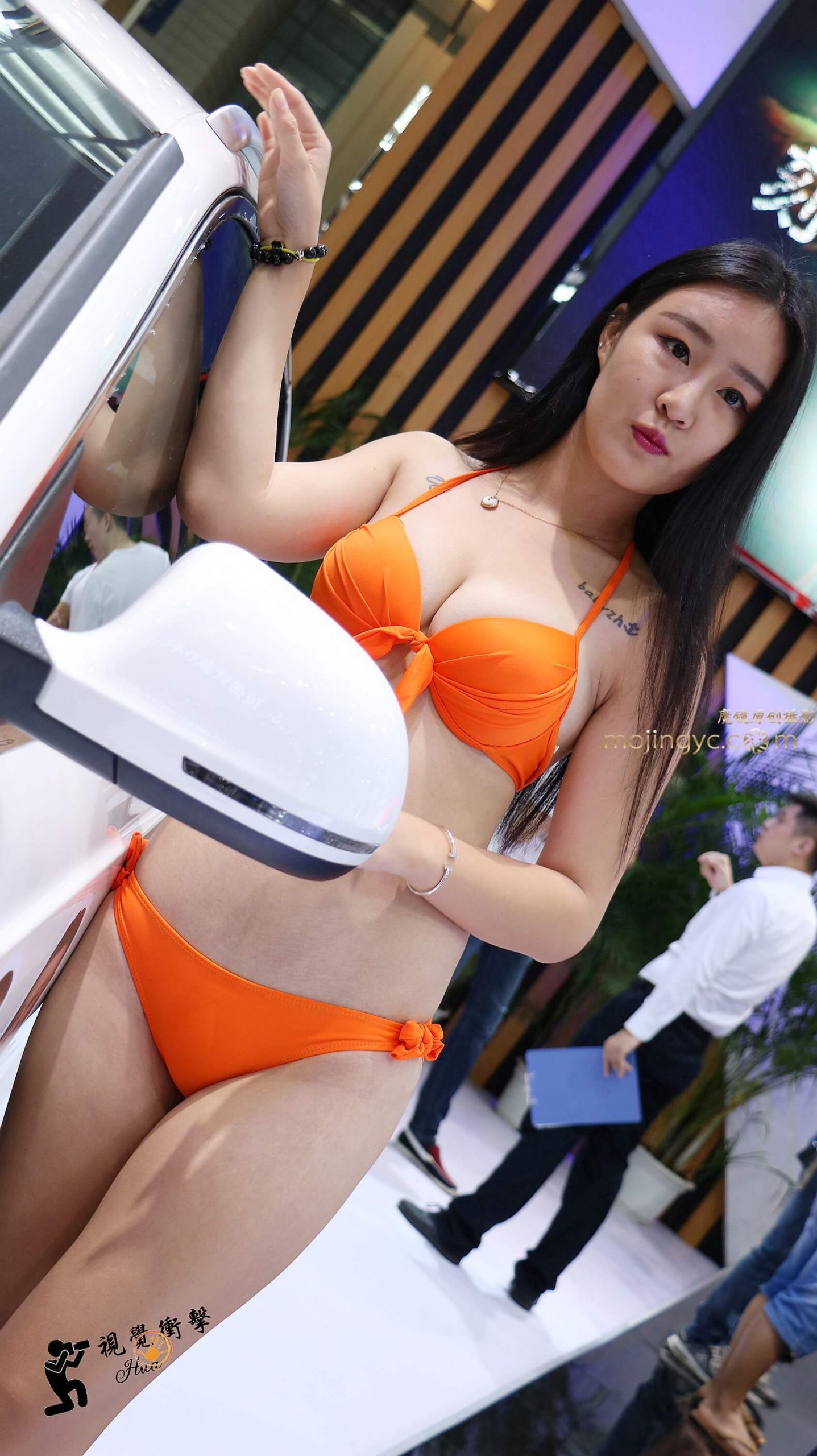 橙色 身材风韵比基尼车模