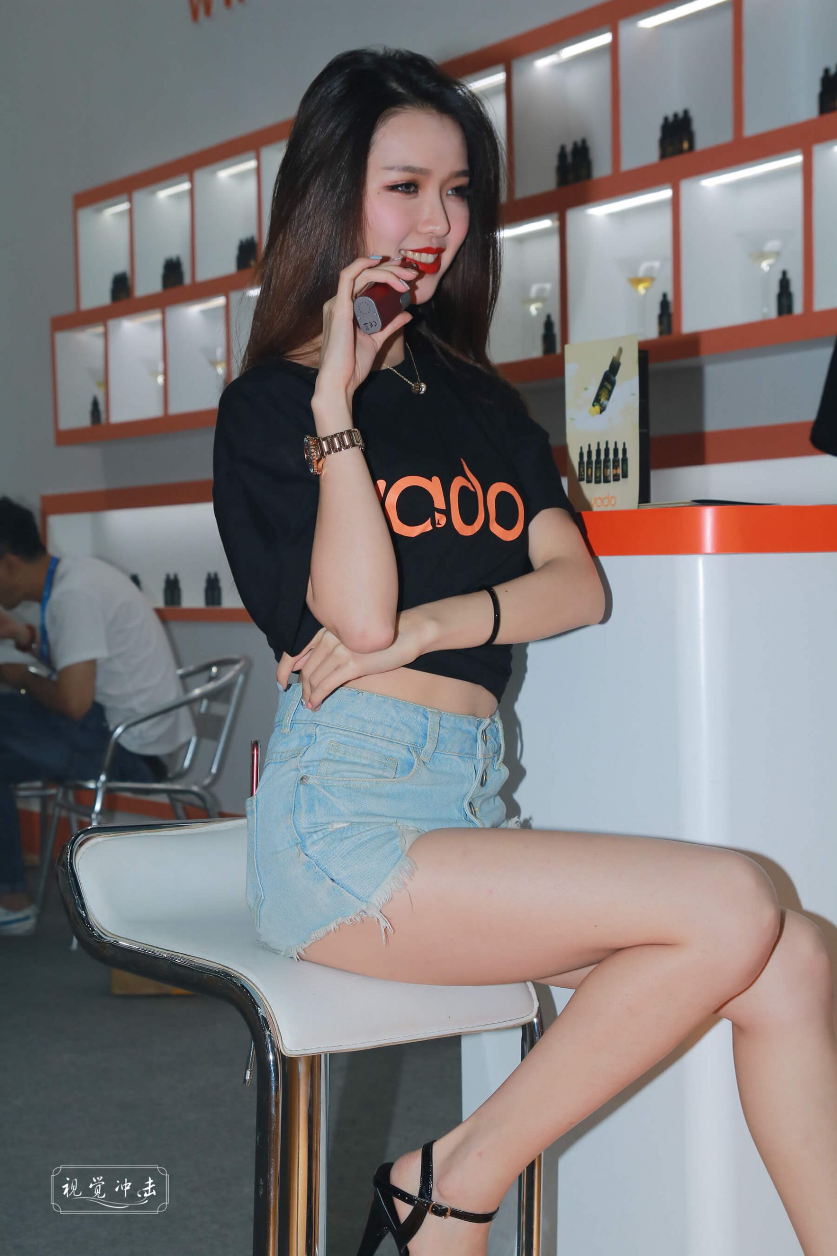 热裤美腿 凉高跟 颜值高 美眉