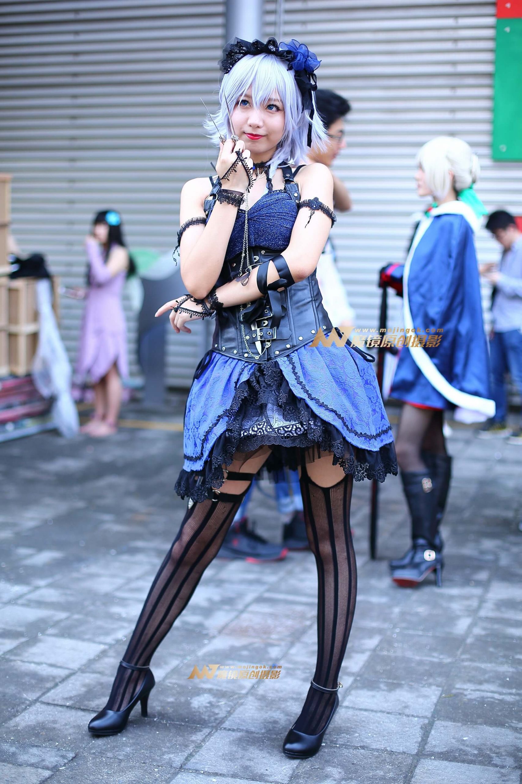 手持钢钢叉的cosplay