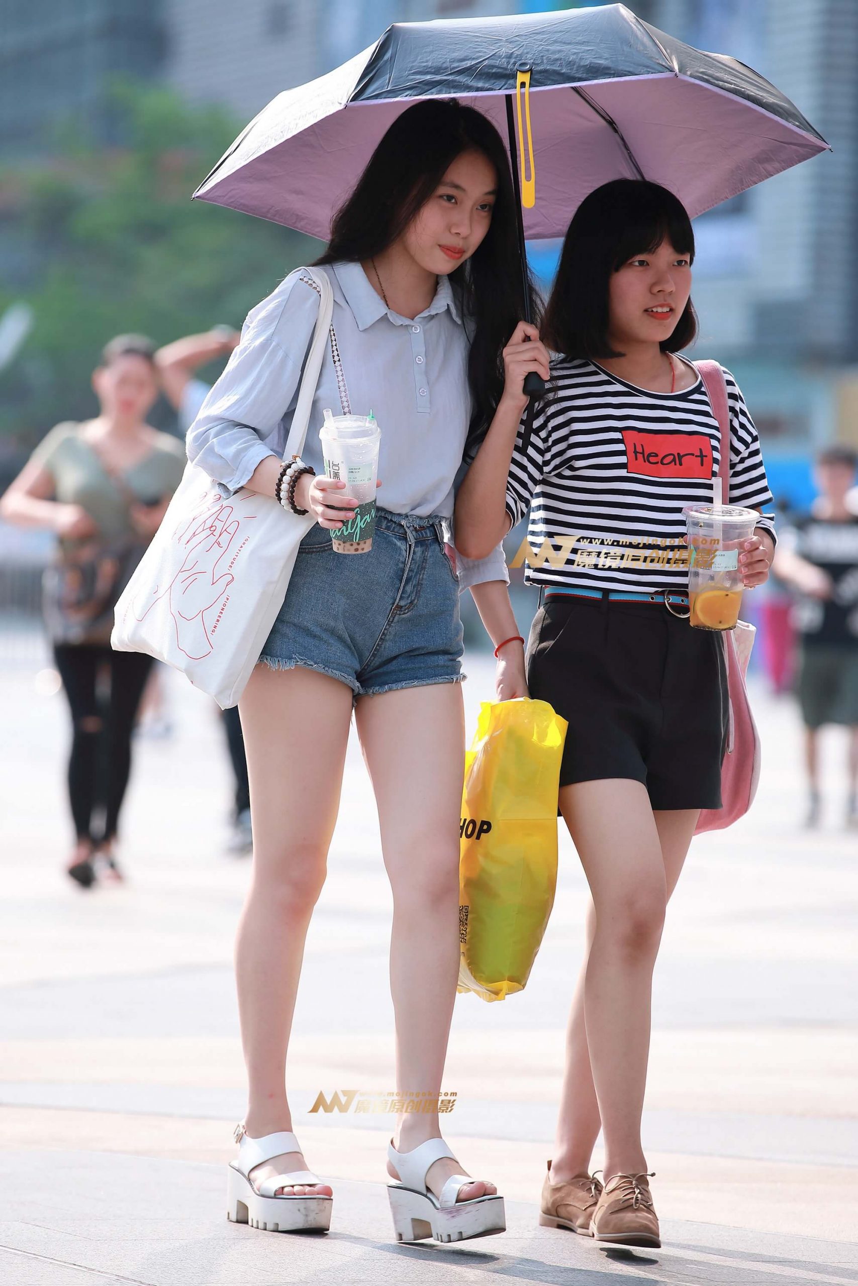 热裤，美腿，凉鞋