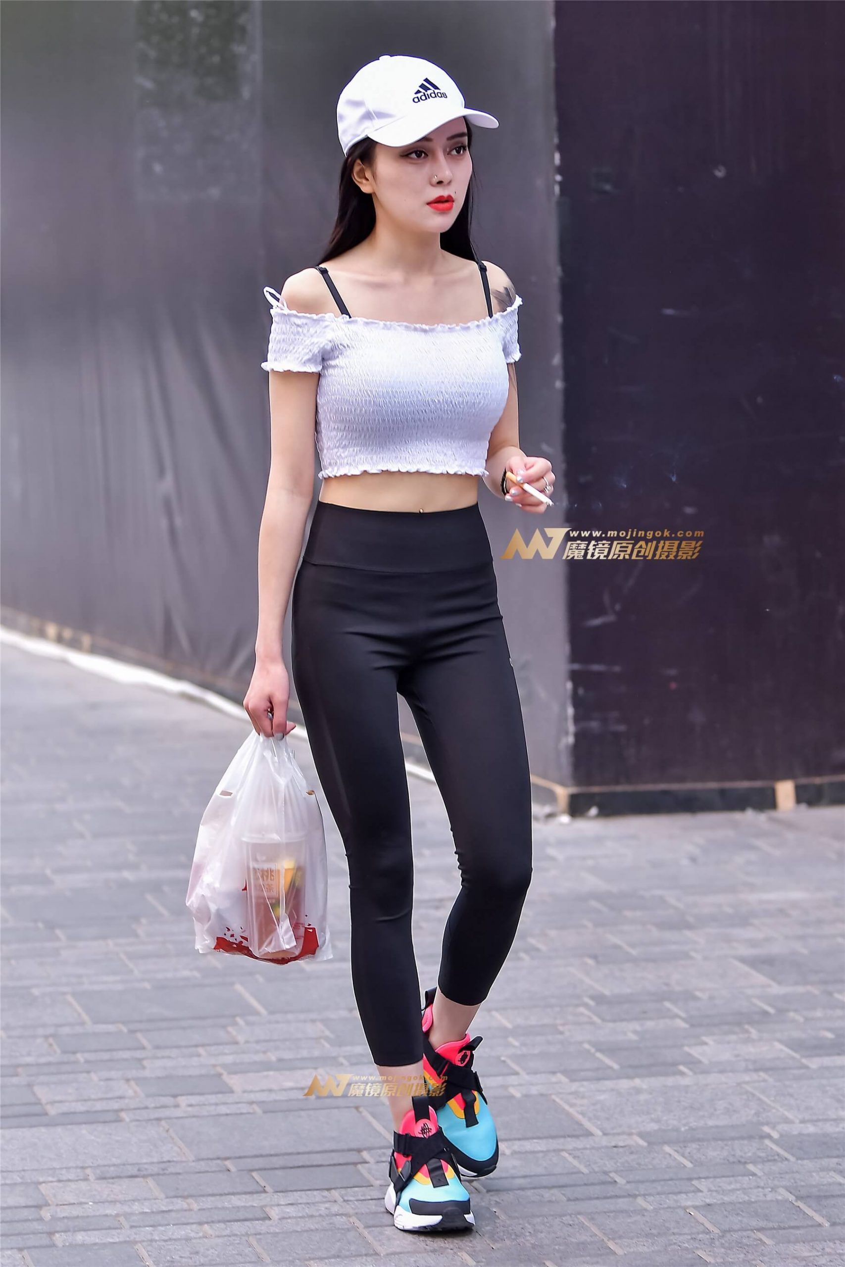 左手倒影赛帖：小美臀大美胸您见过吗？