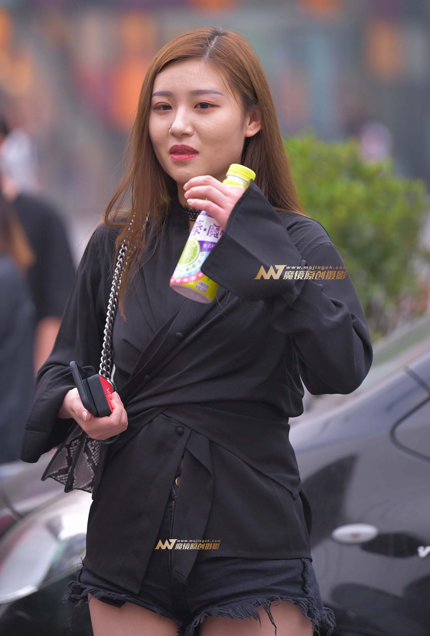 爱笑的长腿高跟美女