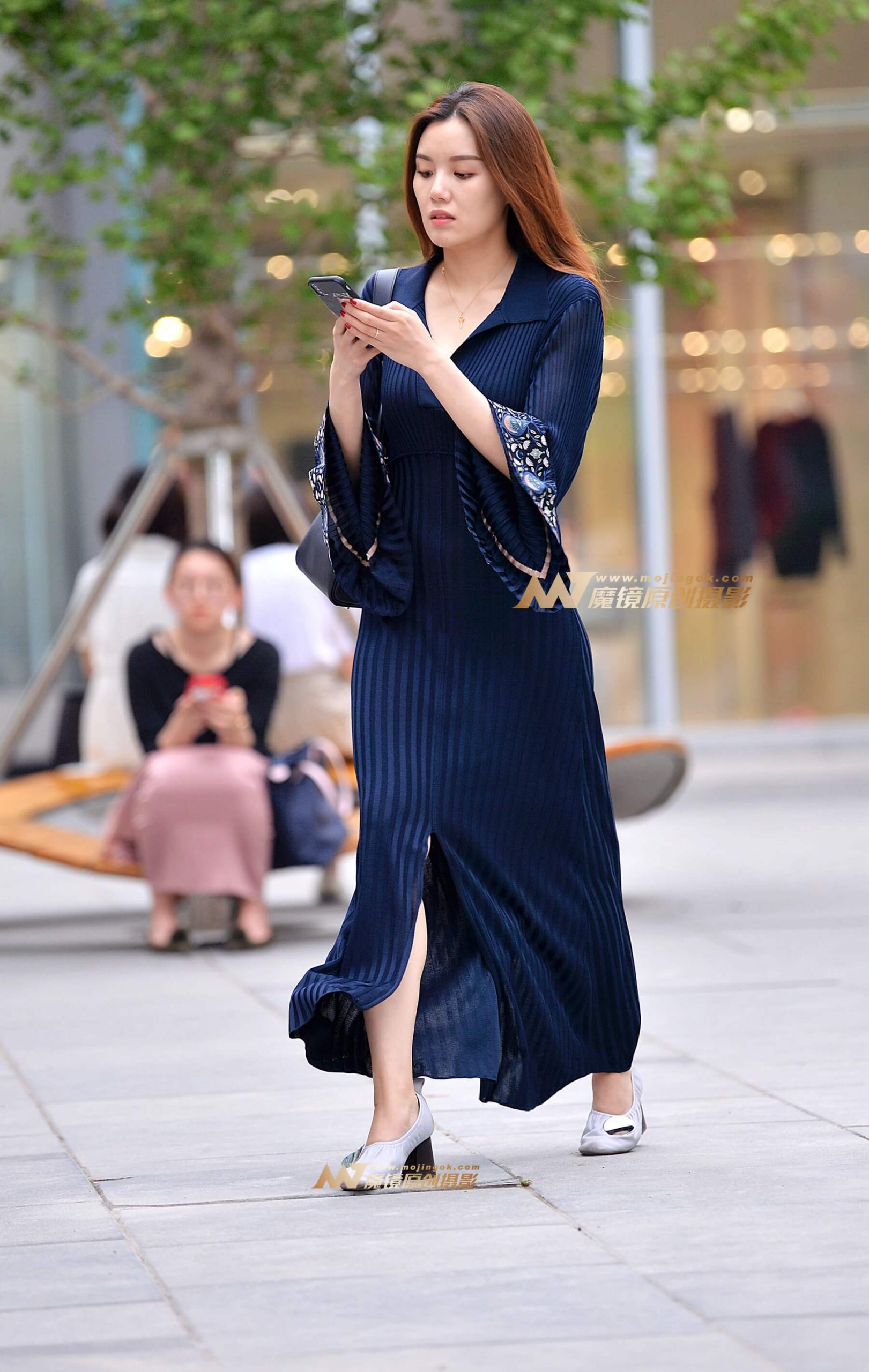 左手倒影赛帖：蓝色经典魅力美女