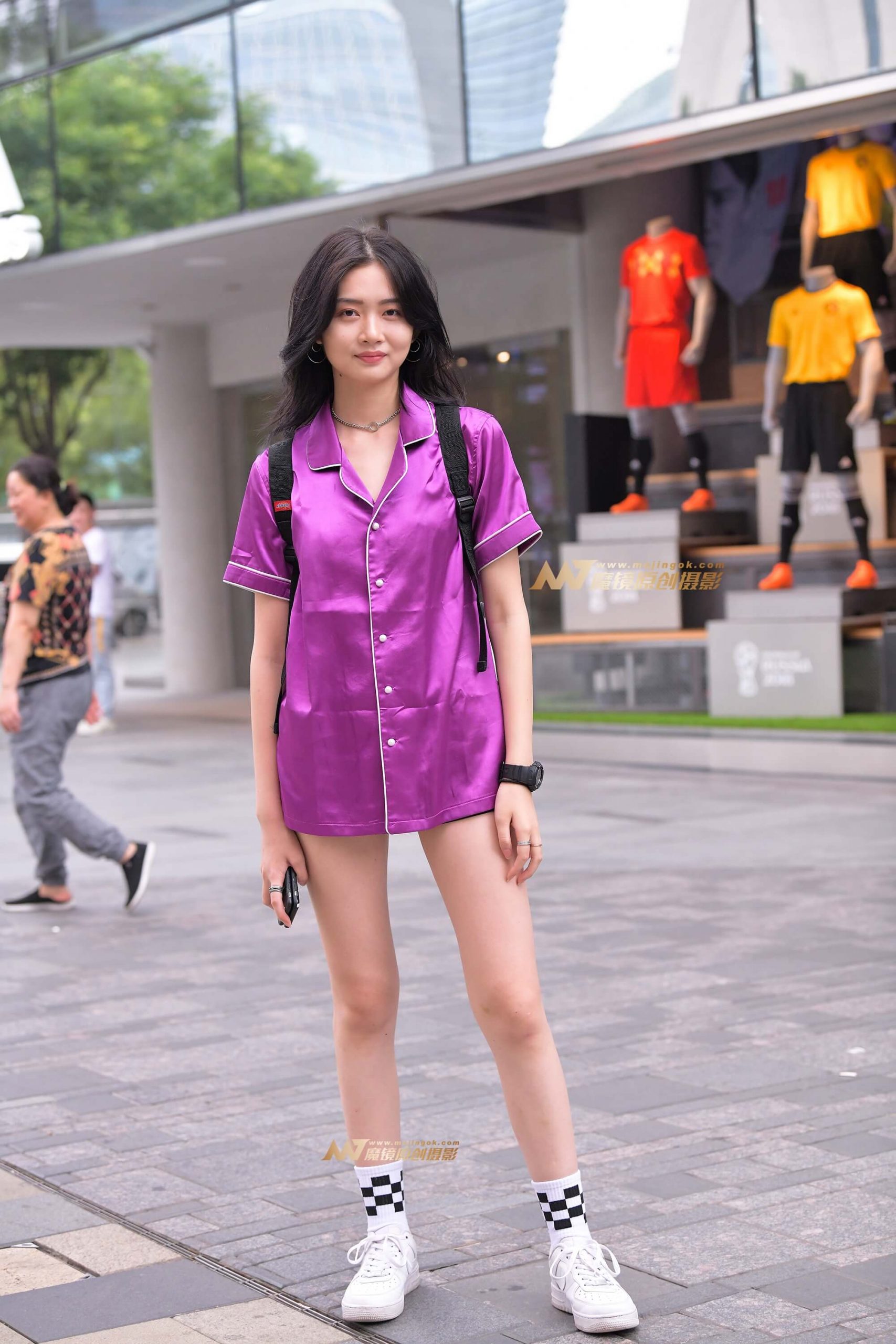 【街拍之魂赛帖】活力紫衣少女