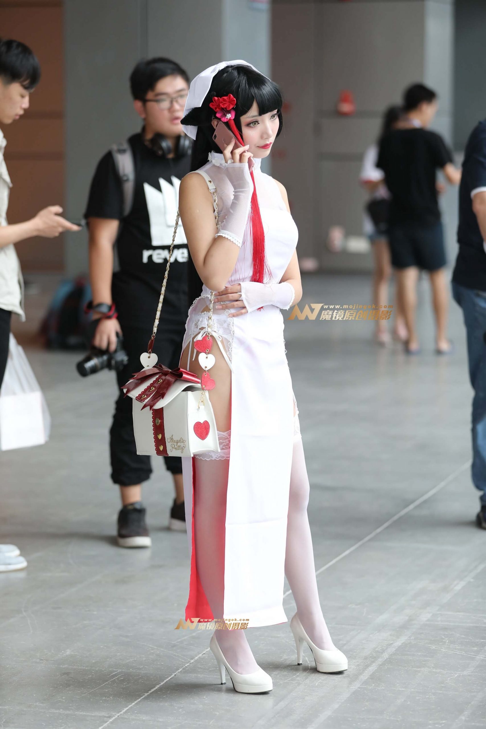 白色旗袍美眉