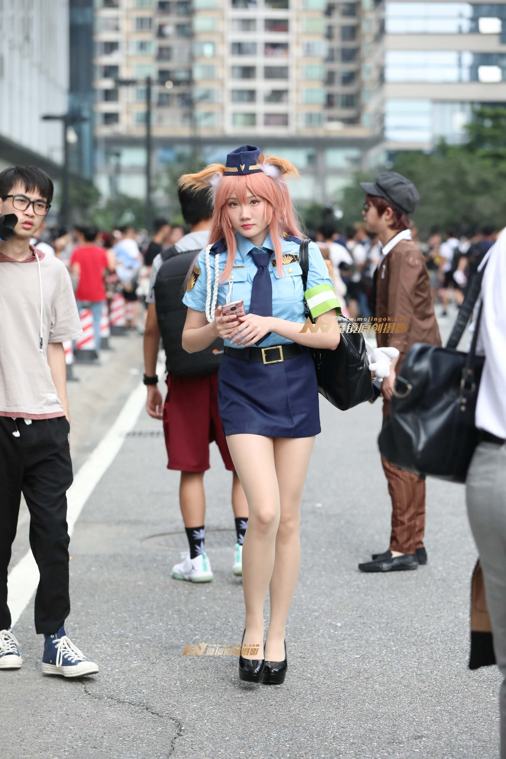 超薄肉丝美腿狐狸女警