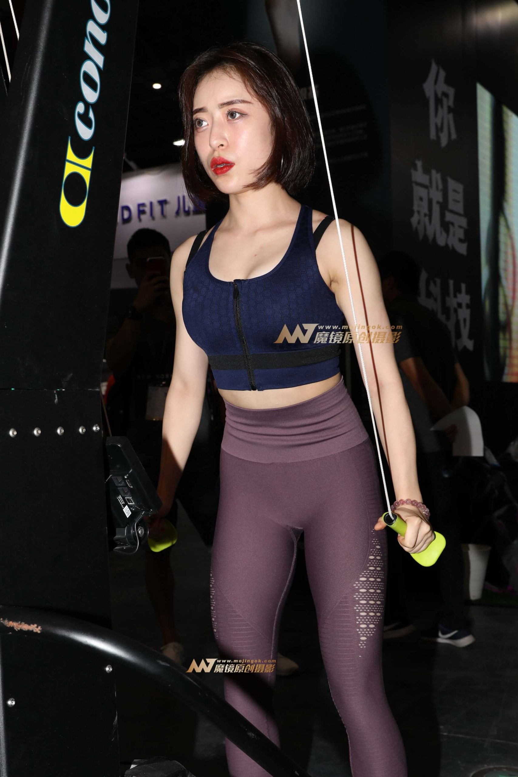 【欧阳幽明赛帖】深红色瑜伽美女