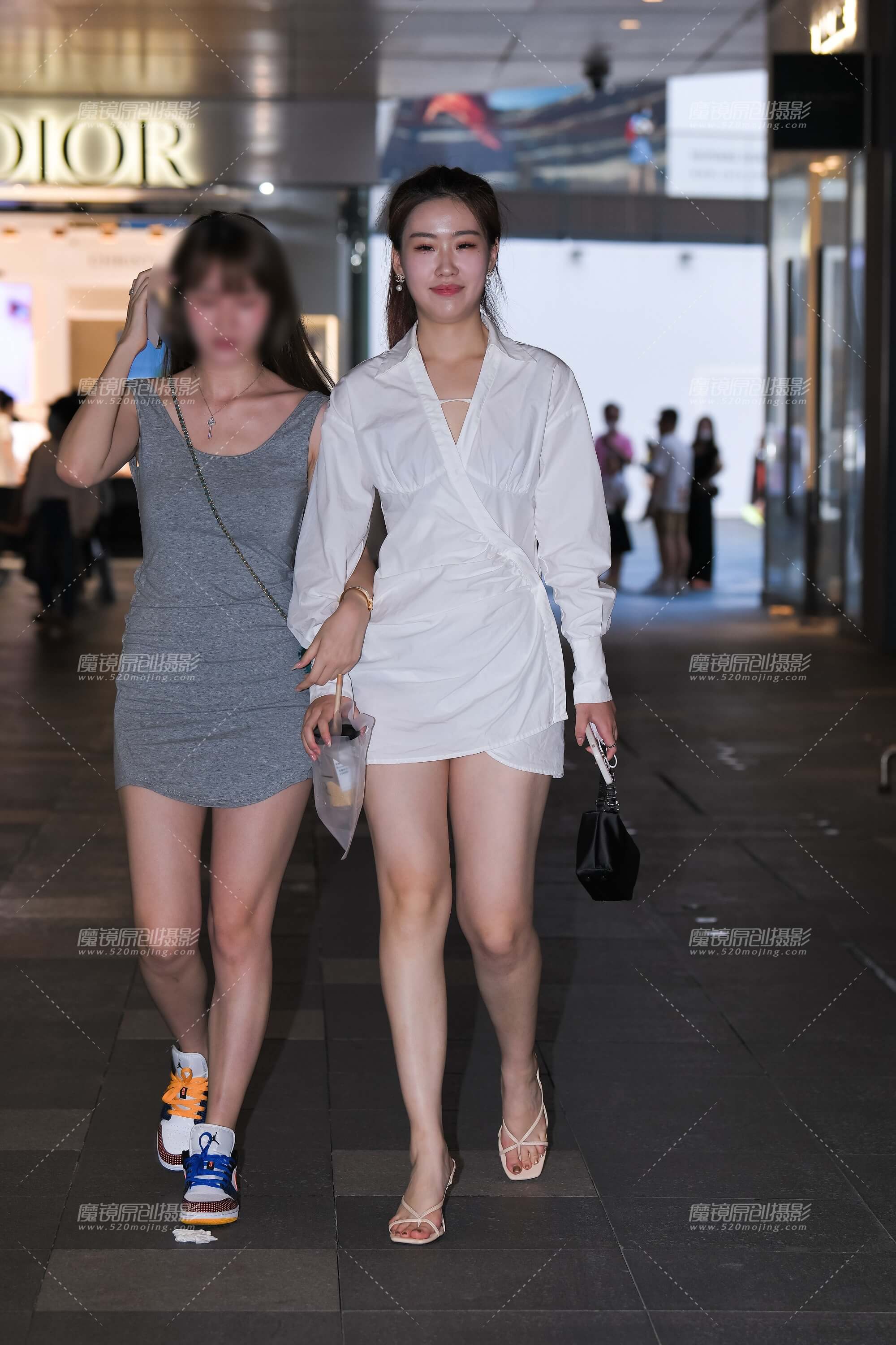 大白裙长腿美女