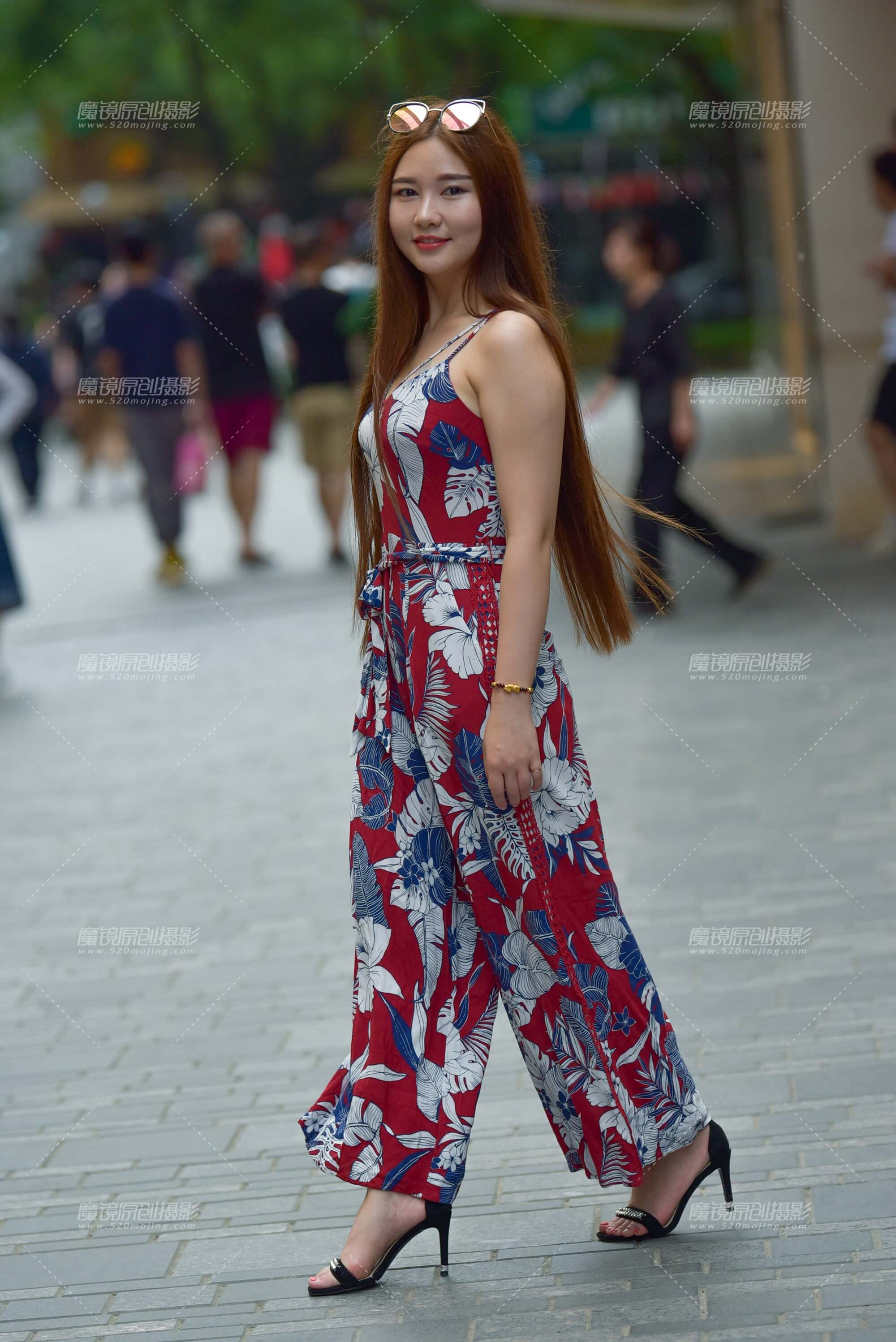 【补档】丰满圆润的花裙美女