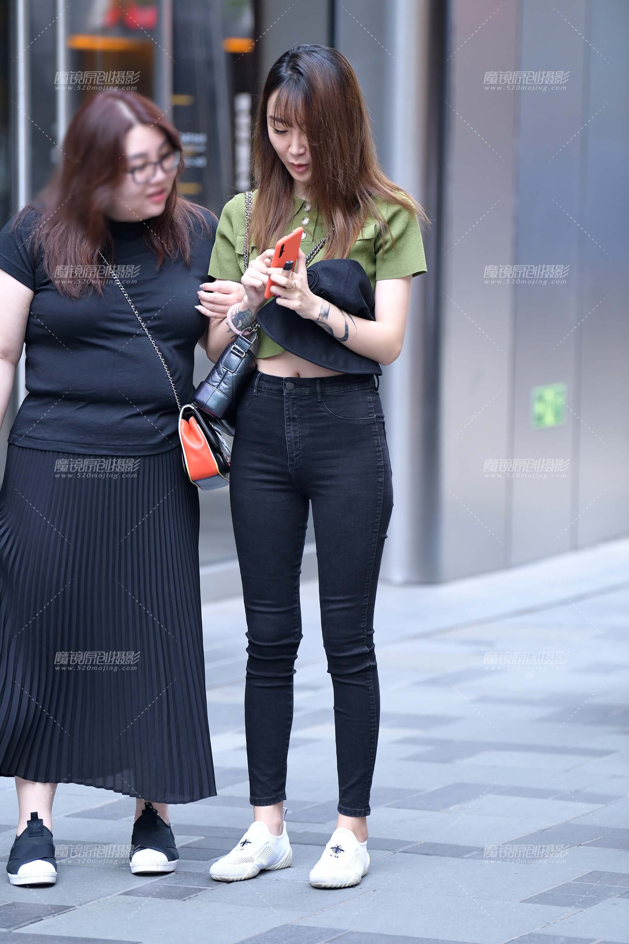 【小默赛帖】逛街两闺蜜