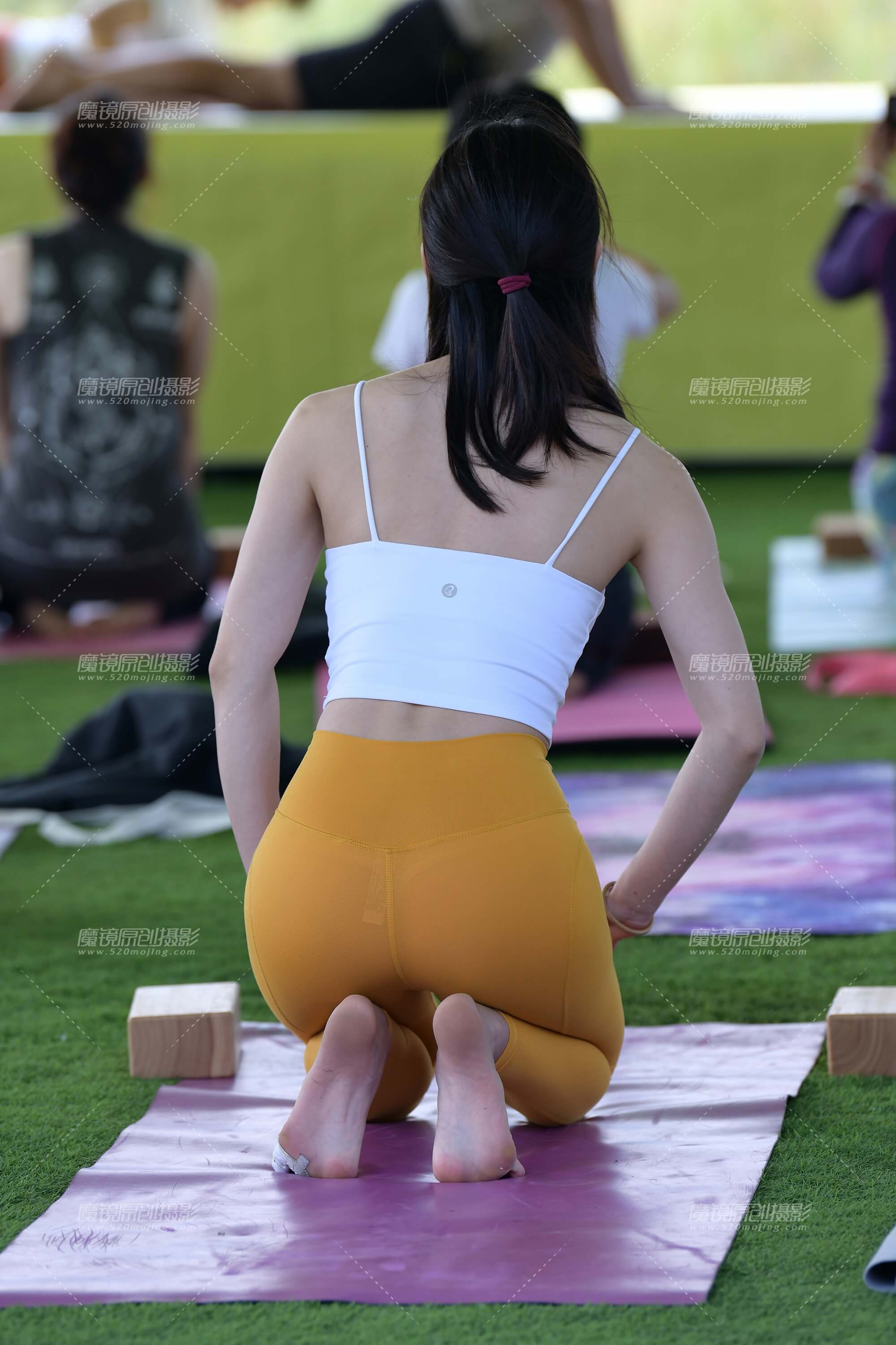 【小默赛帖】苗条紧身美女