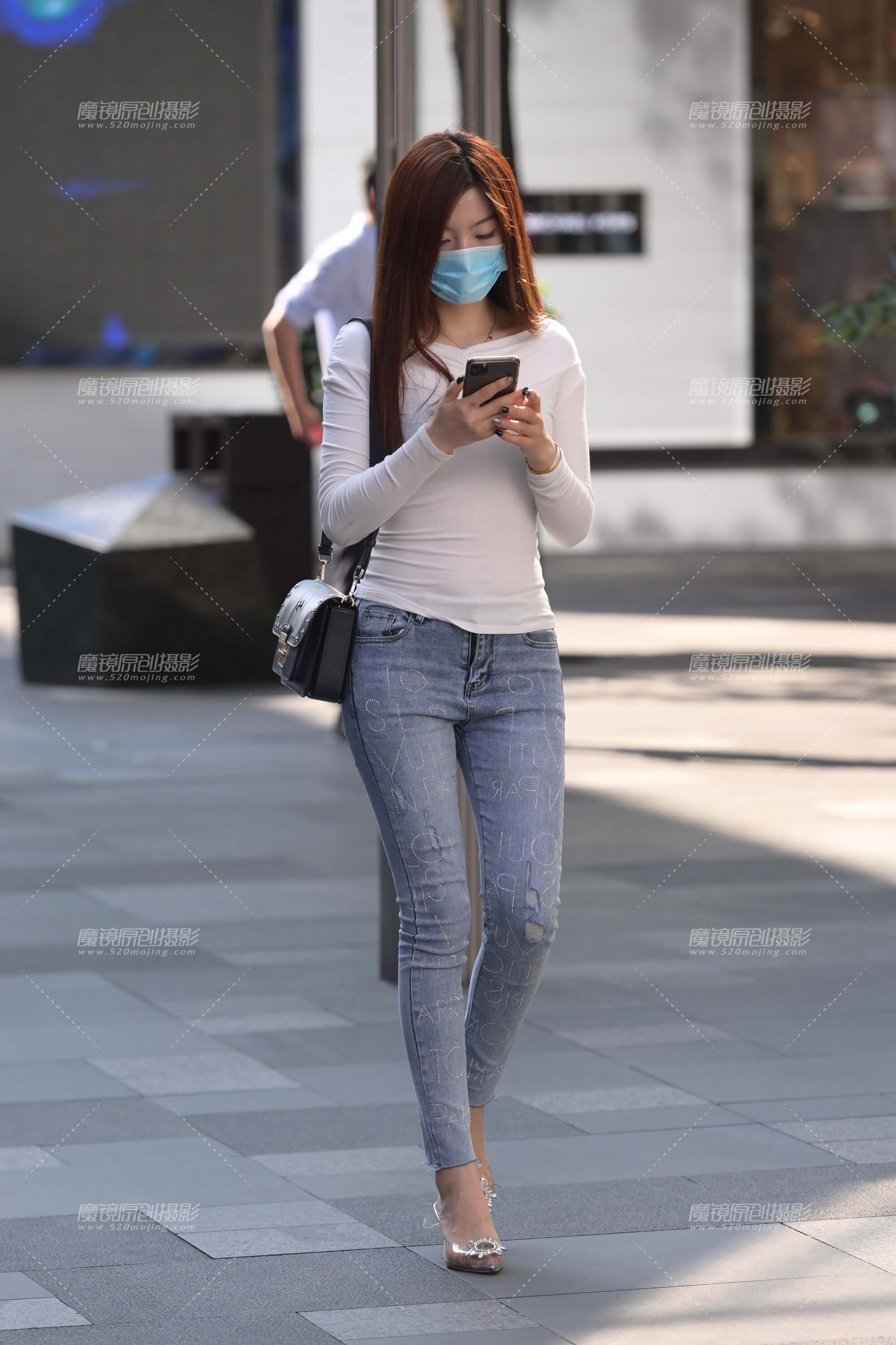 高跟紧牛美女