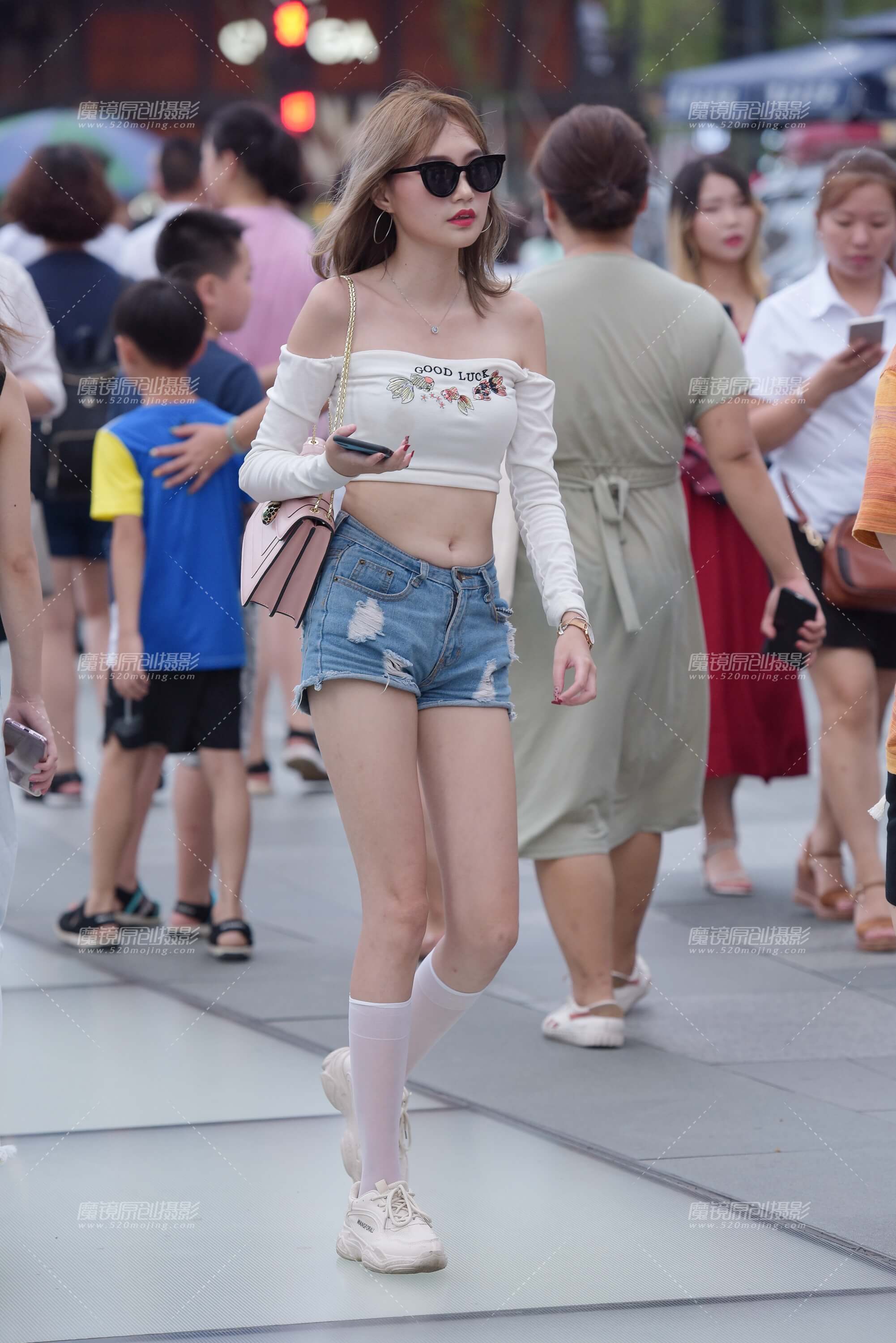 热裤美女