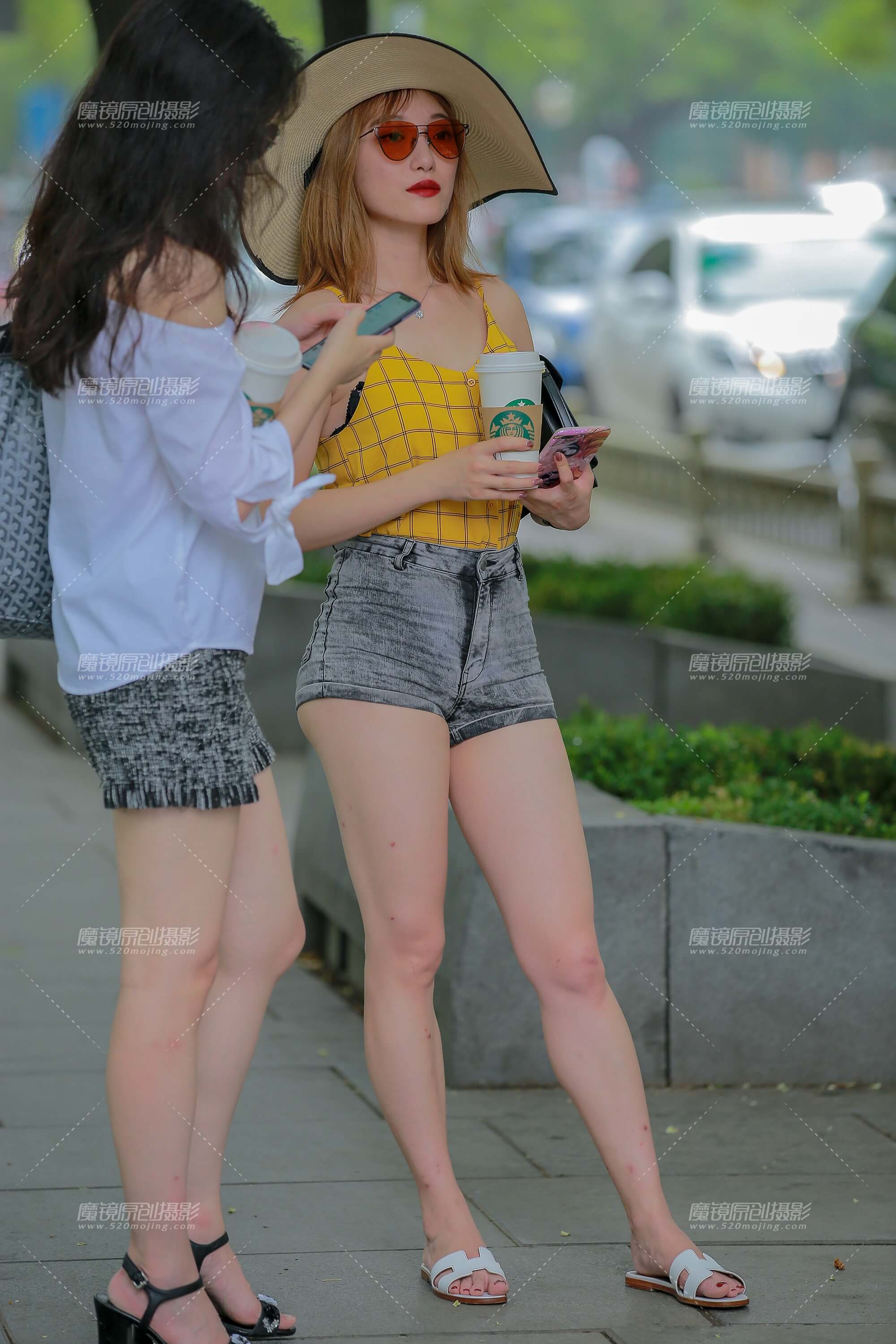 灰色热裤学妹