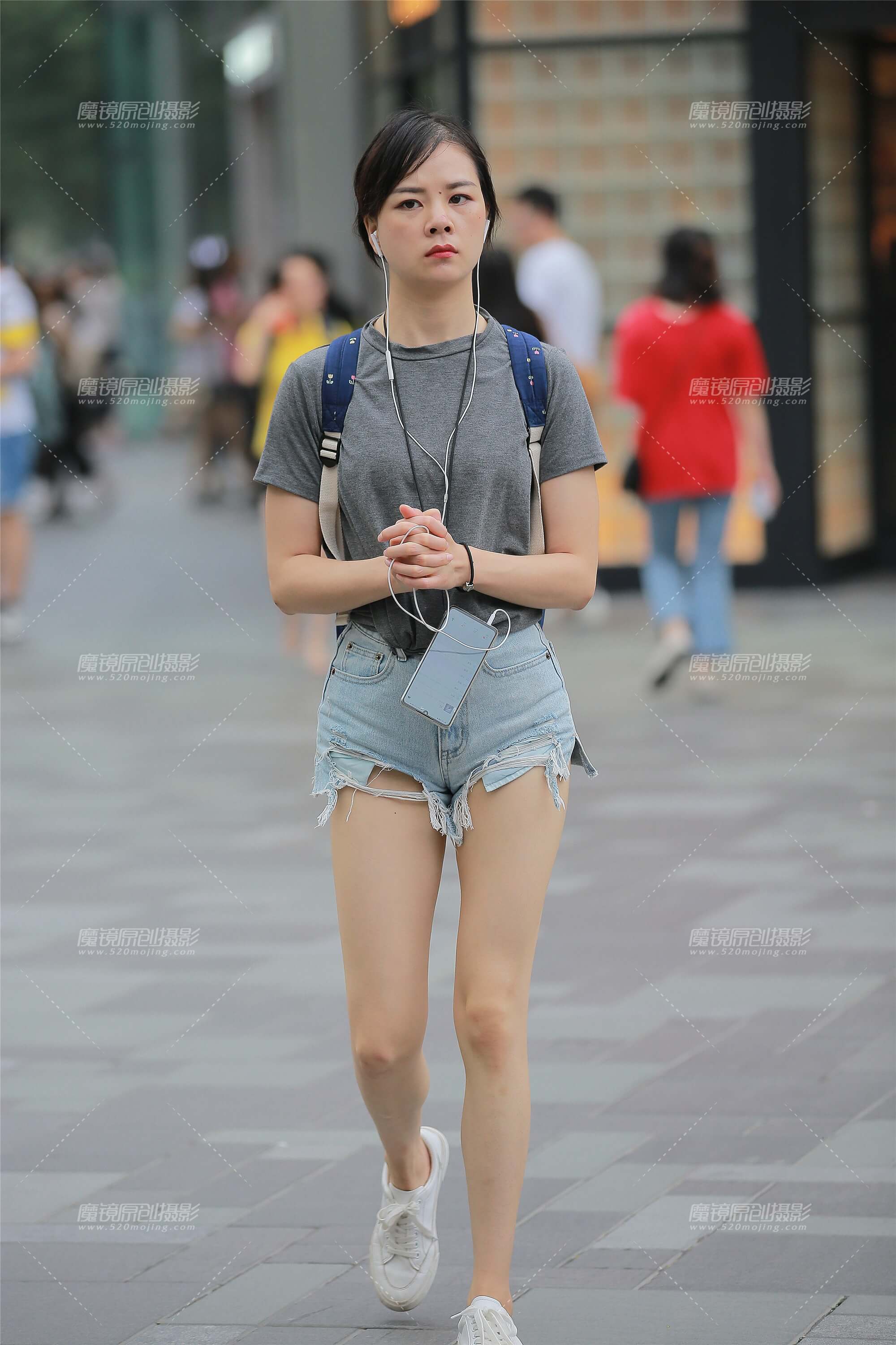 牛仔热裤美眉