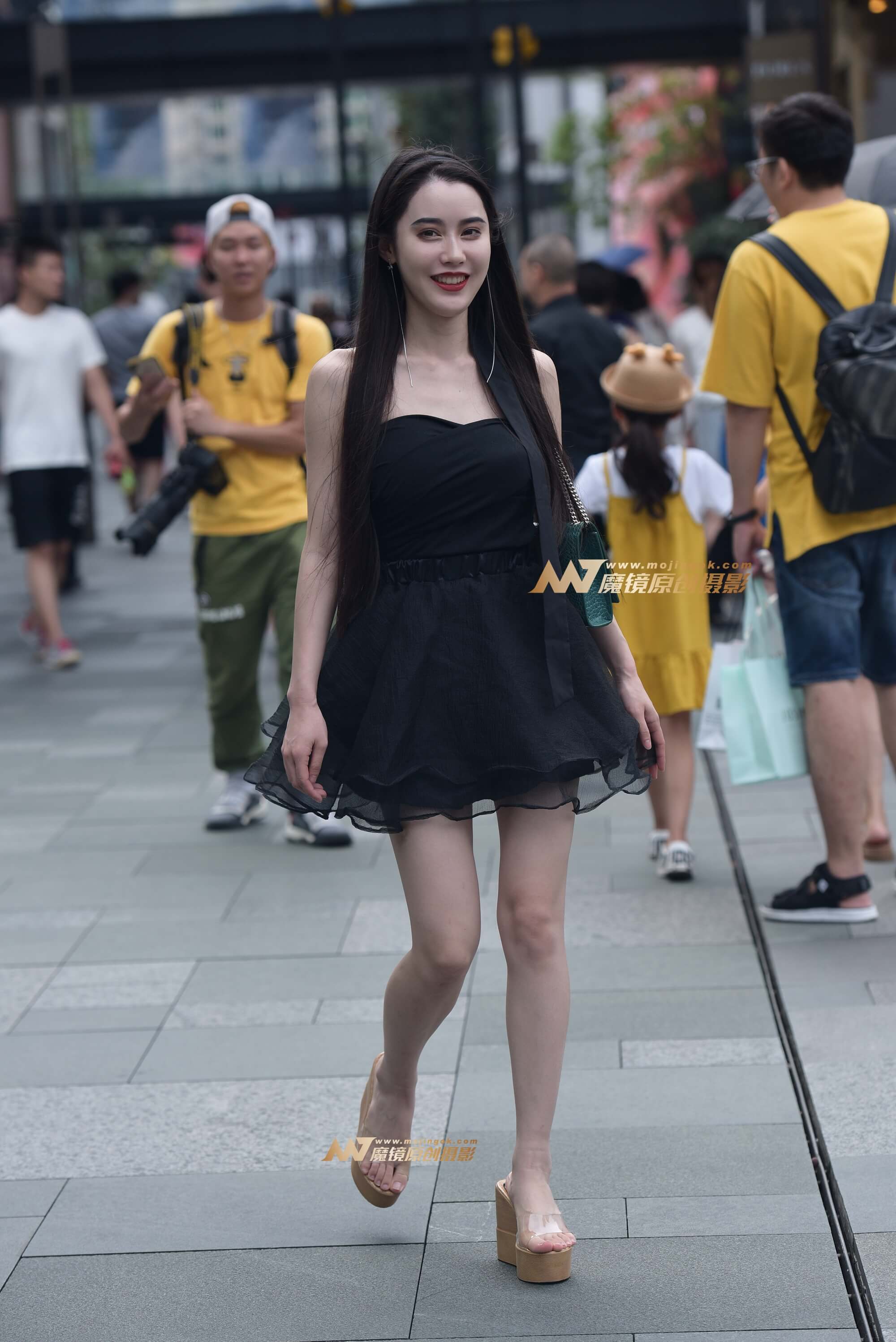 吊带连衣裙美女