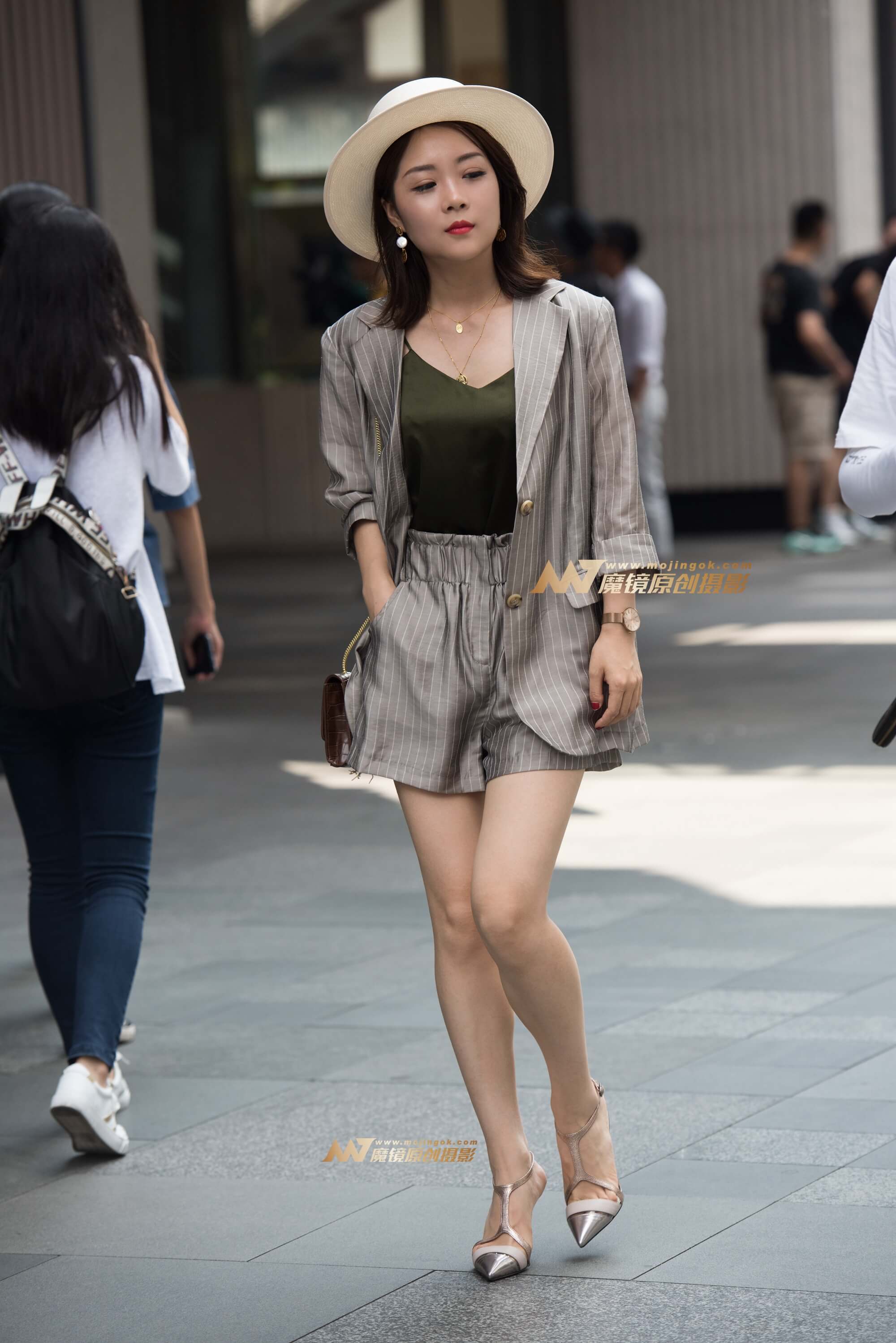 青春长腿美女