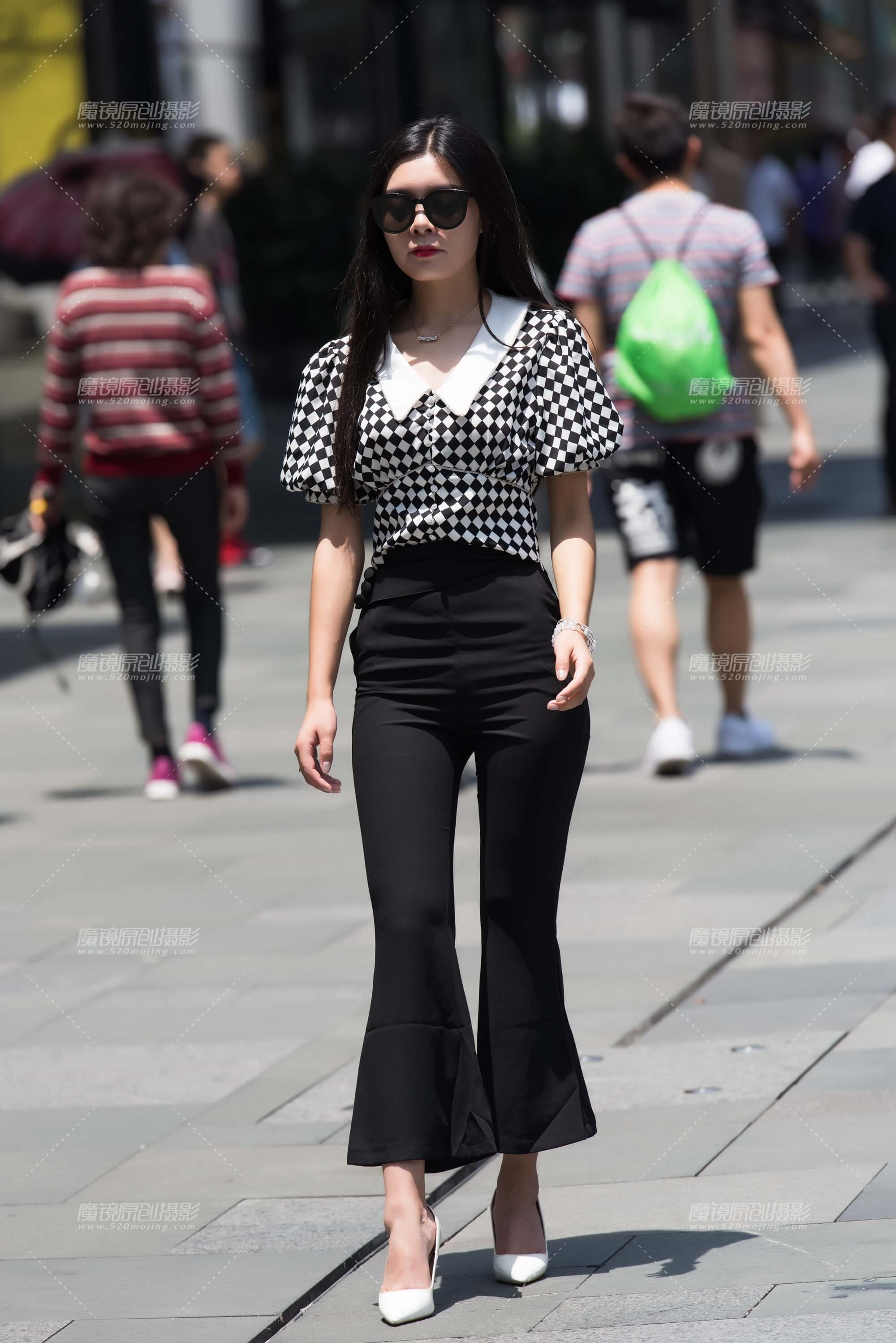 【慕容笙赛贴】在录视频的美女